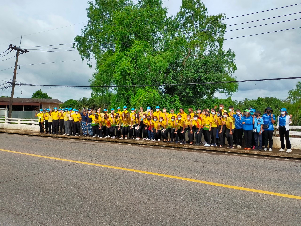 กปภ.สาขาตราดร่วมกิจกรรมจิตอาสาพัฒนา เนื่องในโอกาสวันสำคัญของชาติไทย วันเฉลิมพระชนมพรรษา สมเด็จพระนางเจ้าสิริกิติ์ พระบรมราชินีนาถ พระบรมราชชนนีพันปีหลวง