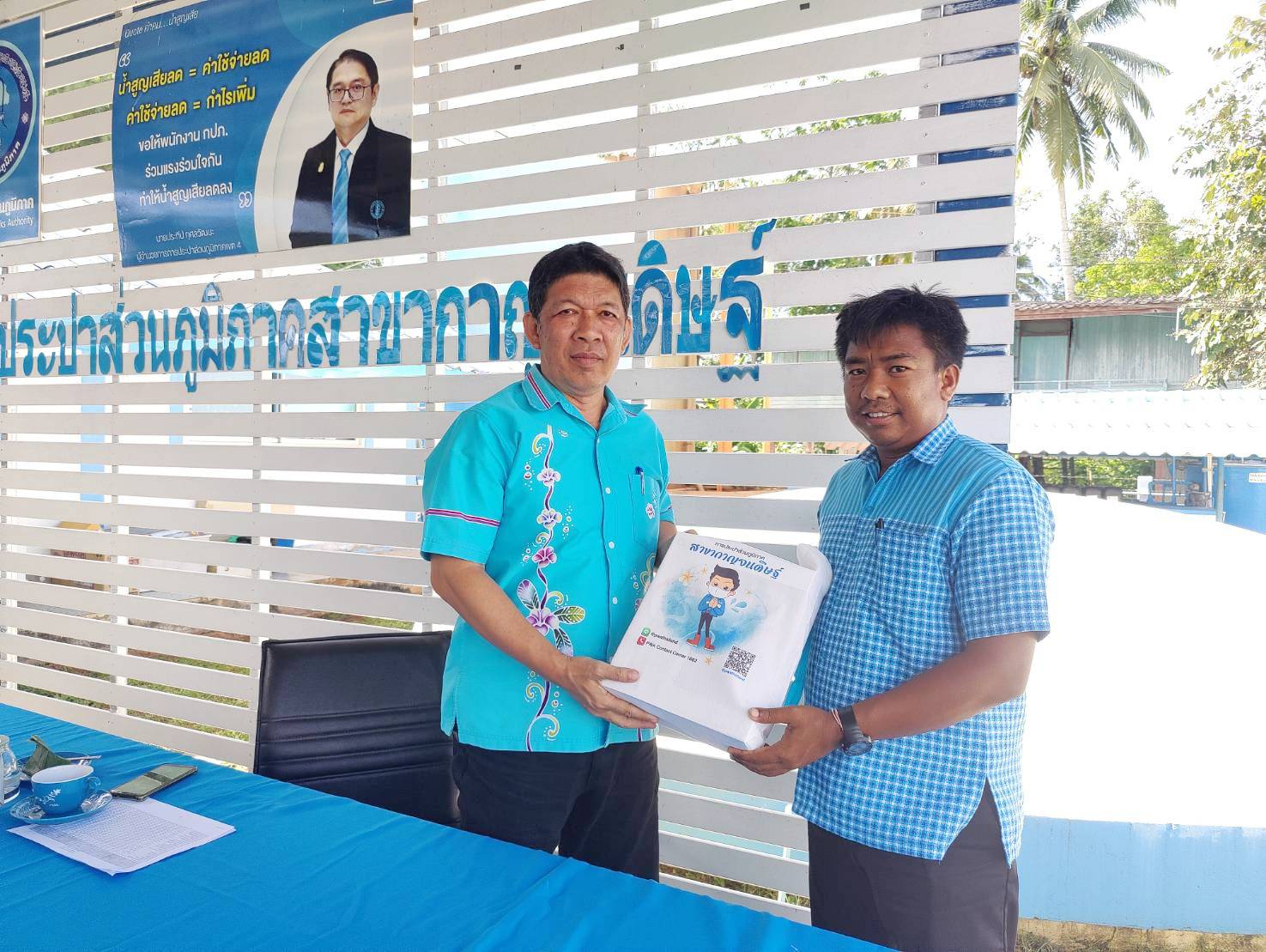 กปภ.สาขากาญจนดิษฐ์จัดกิจกรรม คัดเลือกดาวเด่น ประจำไตรมาส 4/66 วันอังคารที่ 22 สิงหาคม 2566 การประปาส่วนภูมิภาคสาขากาญจนดิษฐ์ โดยนายสุรพงศ์ สมหวัง ผู้จัดการ กปภ.สาขากาญจนดิษฐ์ พร้อมหัวหน้างานและพนักงานในสังกัด จัดกิจกรรมคัดเลือกดาวเด่น ประจำไตรมาสที่ 4/66 จากการลงคะแนนของเพื่อนพนักงานด้วยกัน ซึ่งในการคัดเลือกดาวเด่นประจำไตรมาส 4/66 ได้แก่ ว่าที่ ร.ต.สุพจน์  ศรีรักษ์ ตำแหน่งนายช่างเครื่องกล 7 งานผลิต