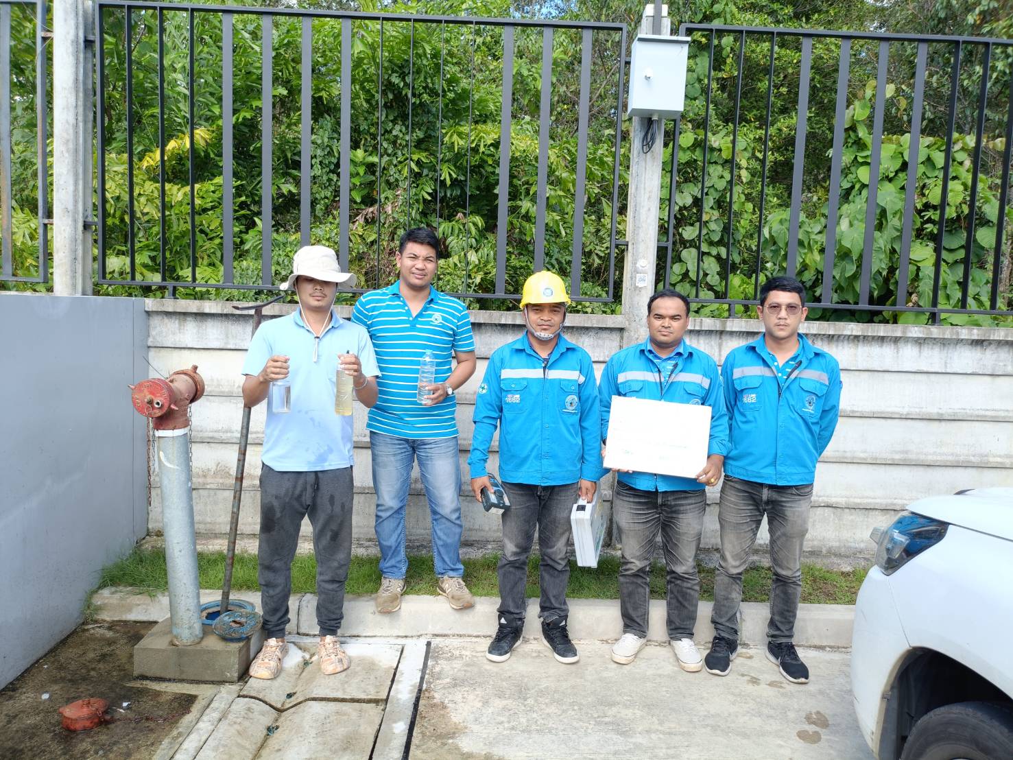 กปภ.สาขาภูเก็ต ร่วมกับ บริษัท เอเชีย อินฟราสตรักเชอร์ แมเนจเม้นท์ (ประเทศไทย) จำกัด (โครงการจัดการลดน้ำสูญเสีย) ดำเนินการวัดแรงดันน้ำประปา ระบายตะกอน และตรวจสอบคุณภาพน้ำ ในพื้นที่ บริเวณหมู่บ้านสิริ เพลส แอร์พอร์ต