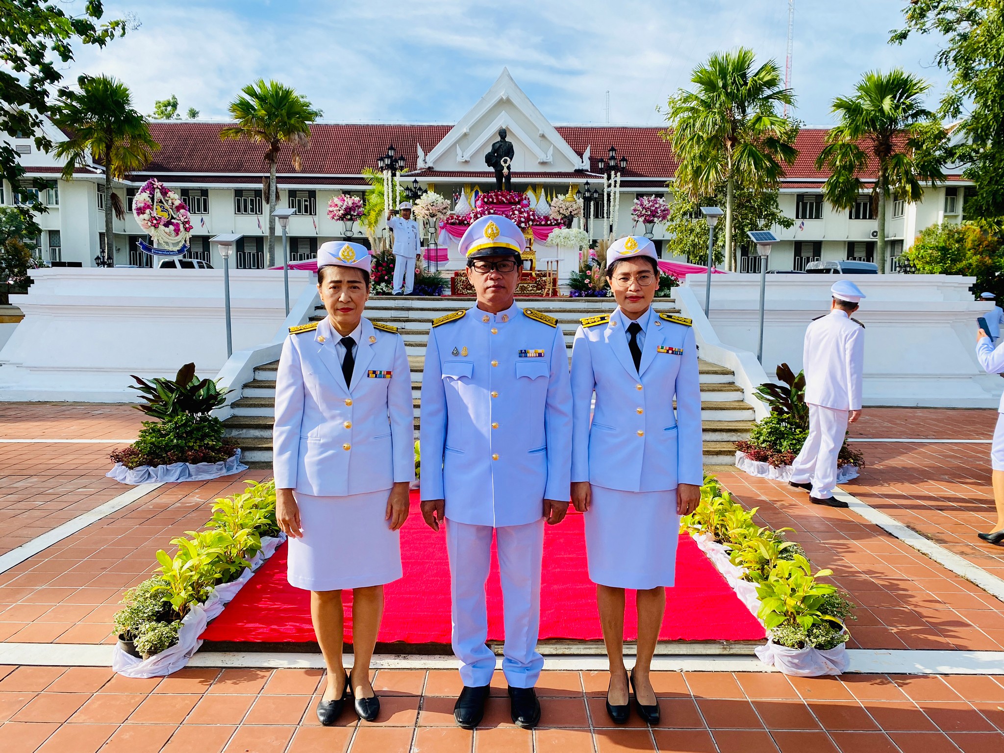 การประปาส่วนภูมิภาคสาขากระบี่ สนับสนุนน้ำดื่มบรรจุขวดตราสัญลักษณ์ กปภ.จำนวน 420 ขวด พร้อมเข้าร่วมพิธีวางพวงมาลาเนื่องในวันคล้ายวันสวรรคต พระบาทสมเด็จพระจุลจอมเกล้าเจ้าอยู่หัว 23 ตุลาคม 2566