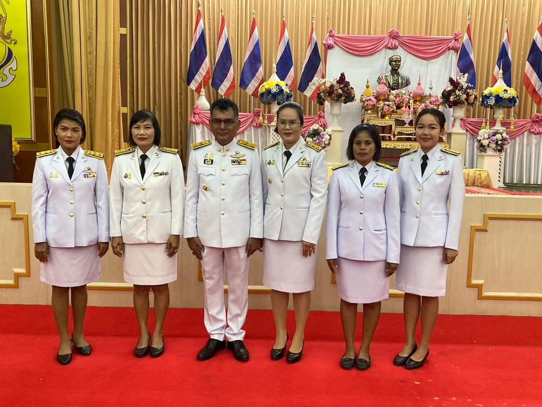 การประปาส่วนภูมิภาคสาขาคลองท่อม เข้าร่วมกิจกรรมน้อมรำลึกในพระมหากรุณาธิคุณ เนื่องในวันคล้ายวันสวรรคต พระบาทสมเด็จพระจุลจอมเกล้าเจ้าอยู่หัว พระมหากษัตริย์ผู้เป็นที่รักยิ่งของชาวไทย โดยในเวลา 8.30 น.ได้เข้าร่วมพิธีวางพวงมาลาและพิธียืนสงบนิ่ง