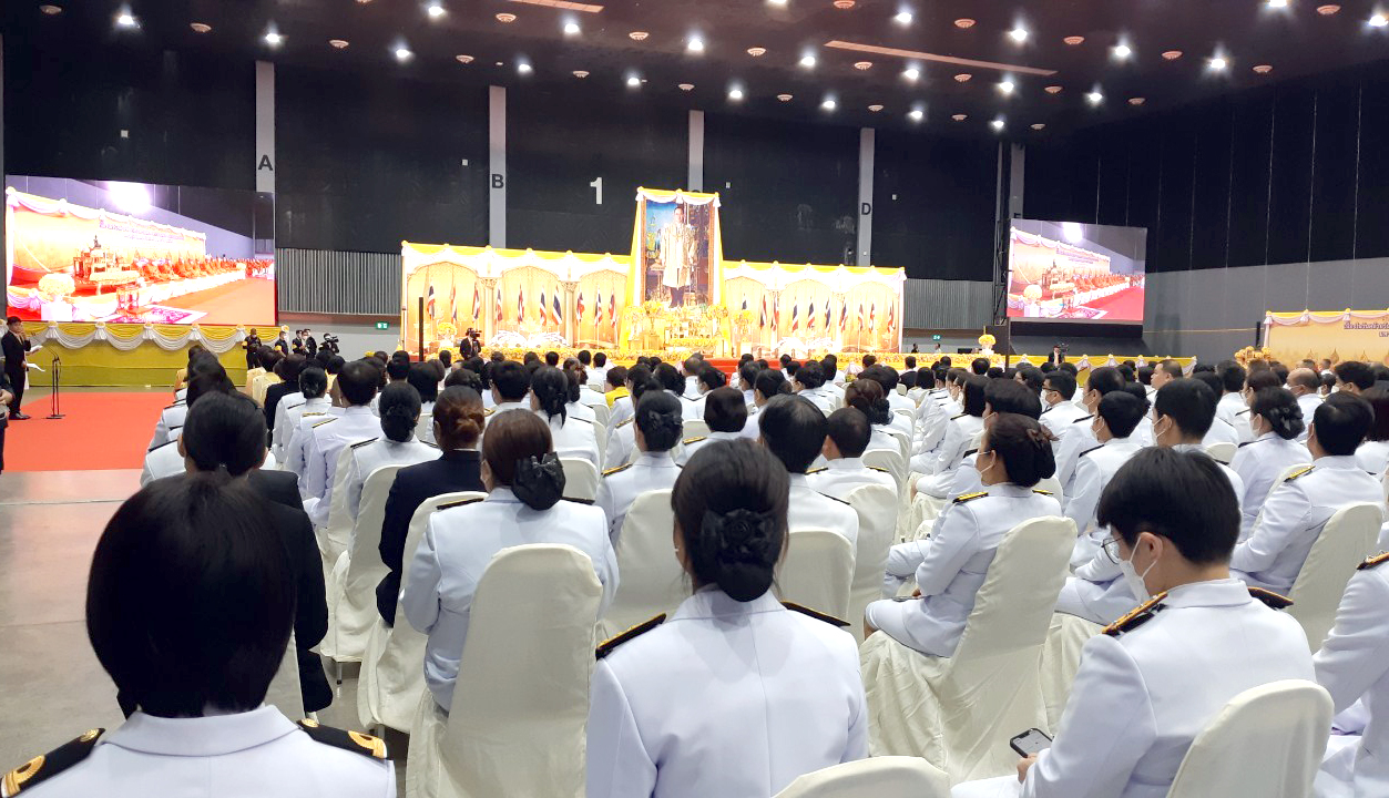 พิธีสงฆ์ และทำบุญตักบาตรในพิธีเนื่องในวันคล้ายวันพระบรมราชสมภพ พระบาทสมเด็จพระบรมชนกาธิเบศร มหาภูมิพลอดุลยเดชมหาราช บรมนาถบพิตร วันชาติ และวันพ่อแห่งชาติ