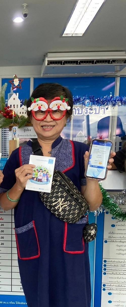 กปภ.สาขากำแพงเพชร ชวนลูกค้าสัมผัสบรรยากาศแห่งความสุข พร้อมรับสมุดโน๊ตสุดน่ารักจาก กปภ. แค่จ่ายค่าน้ำผ่าน PWA Plus life +