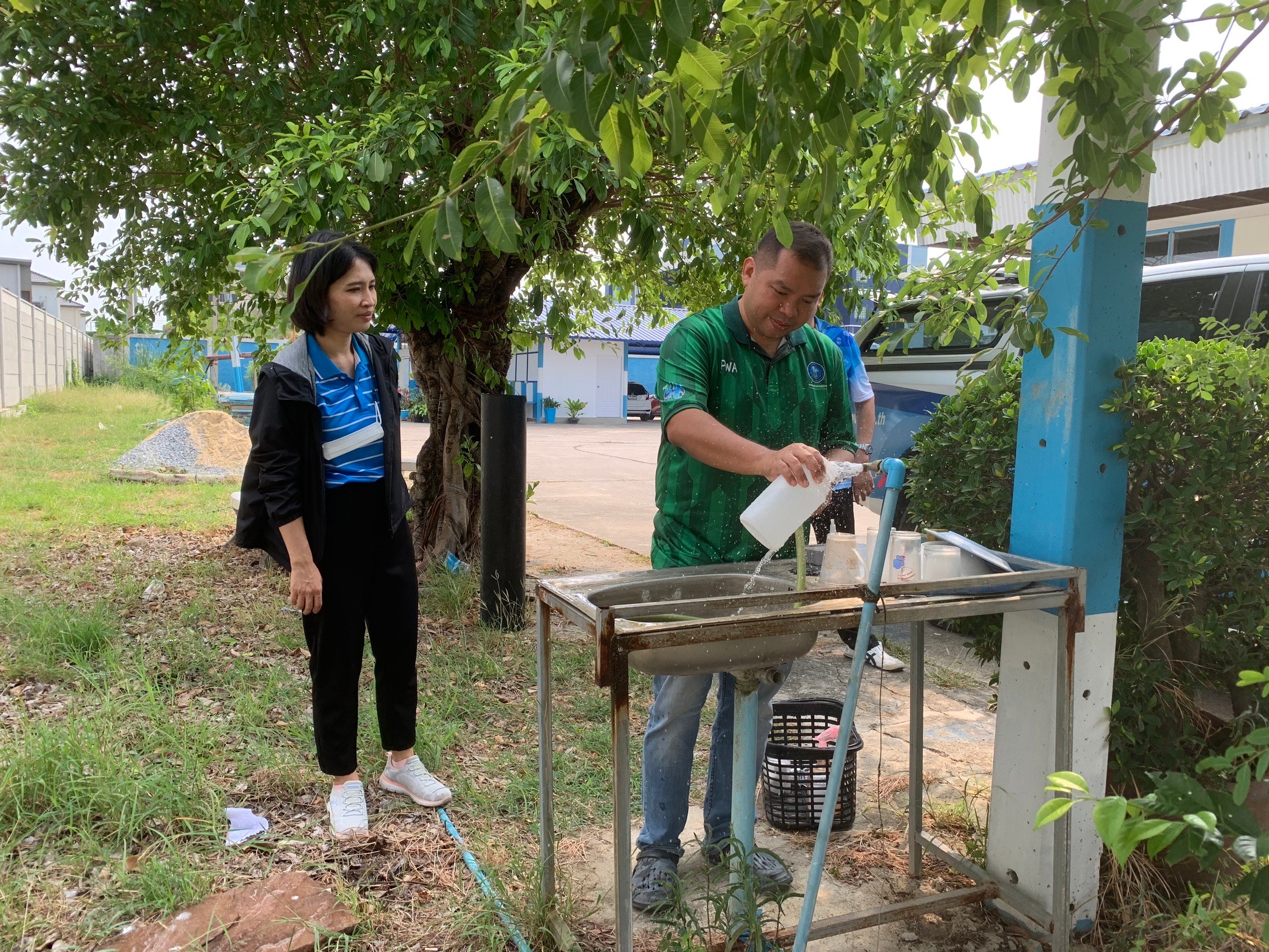 กปภ.สาขาอ้อมน้อย ร่วมกับ กปภ.ข.3 ลงพื้นที่เก็บตัวอย่างน้ำประปาเพื่อส่งตรวจกรมอนามัย