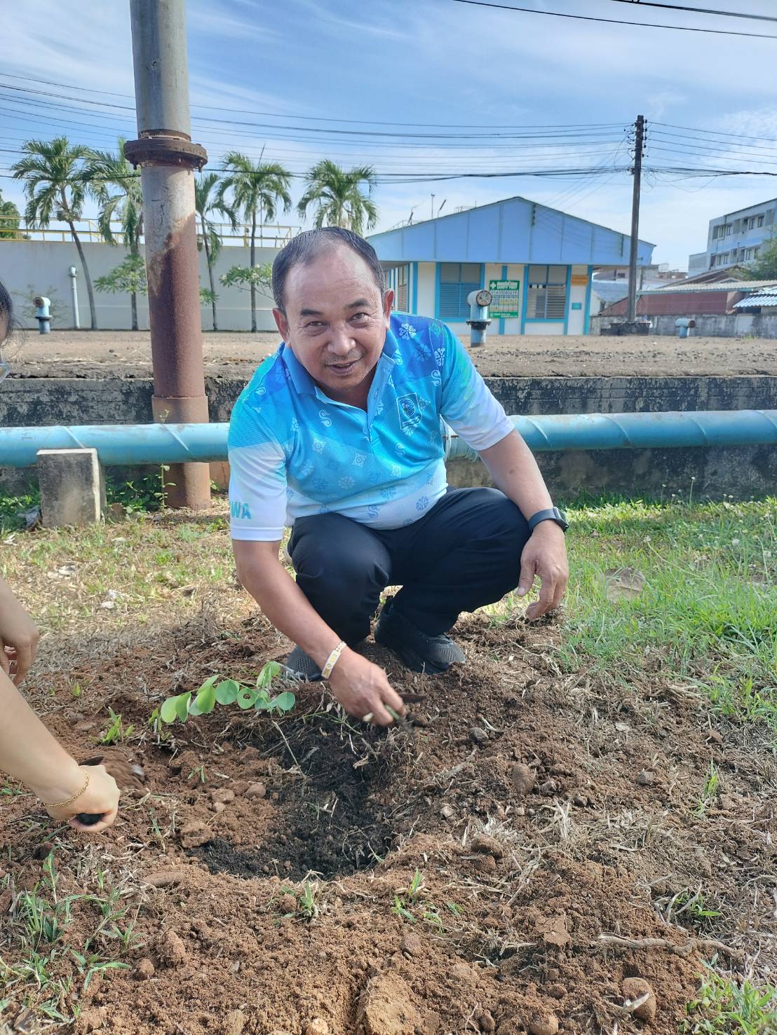 การประปาส่วนภูมิภาคสาขาชุมพร ร่วมกิจกรรม "กปภ.ปลูกป่าเพื่อแผ่นดิน เทิดพระเกียรติ พระบาทสมเด็จพระบรมชนกาธิเบศร มหาภูมิพลอดุลยเดชมหาราช บรมนาถบพิตร"