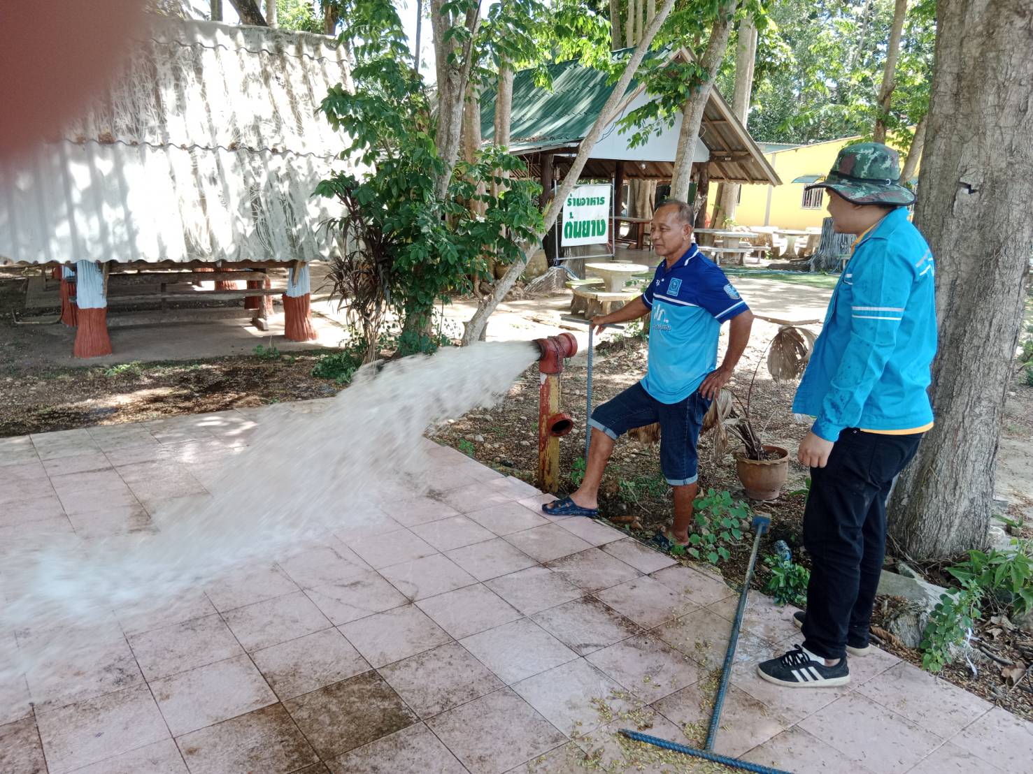 การประปาส่วนภูมิภาคสาขาหลังสวน ดำเนินการระบายตะกอน ณ บริเวณ ต.ละแม อ.ละแม จ.ชุมพร