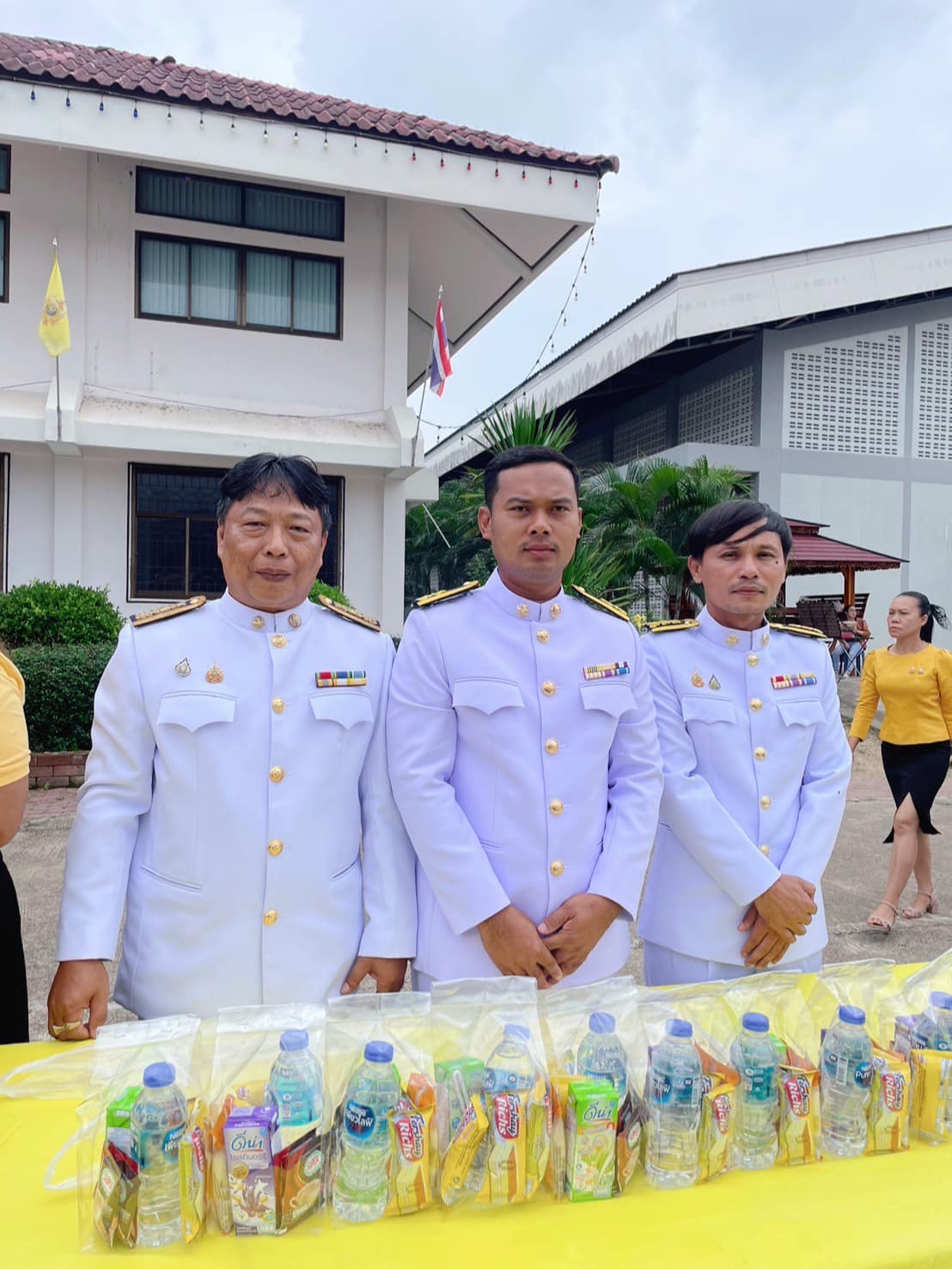 กปภ.สาขาบ้านตาขุน ร่วมพิธีเจริญพระพุทธมนต์ และทำบุญตักบาตรถวายพระราชกุศ