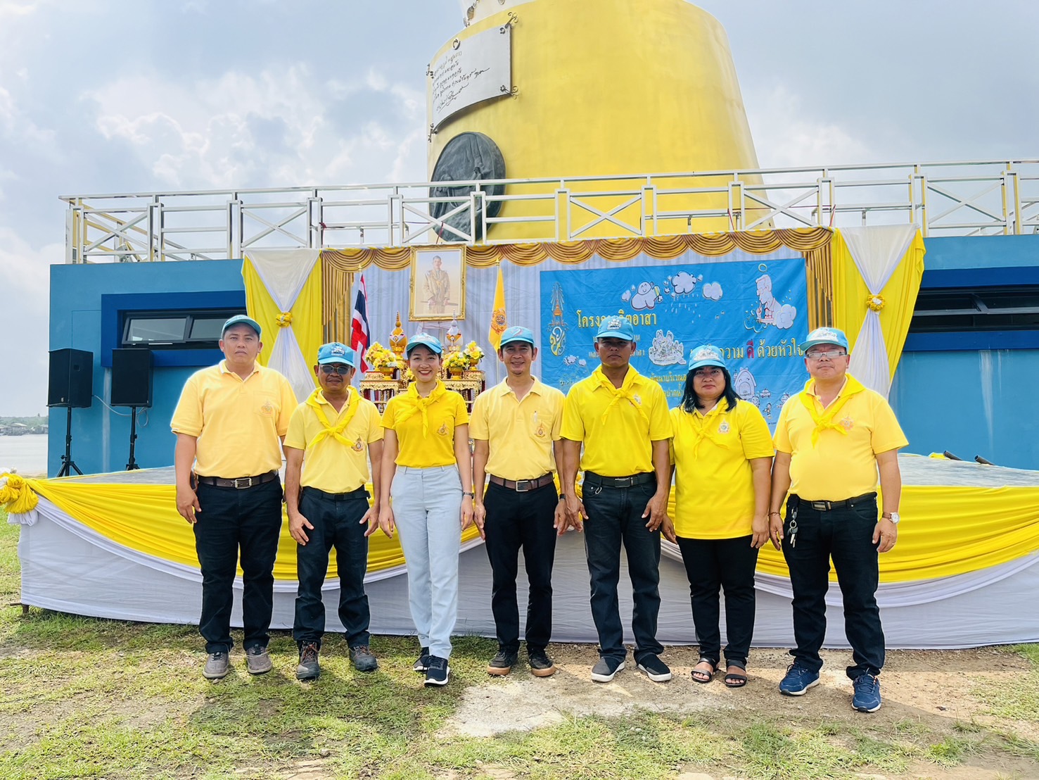 กปภ.สาขากระบี่ ร่วมกิจกรรมจิตอาสาพัฒนาบำเพ็ญประโยชน์และสนับสนุนน้ำดื่มบรรจุขวดตราสัญลักษณ์ กปภ.จำนวน 228 ขวด เนื่องในโอกาสวันคล้ายวันพระบรมราชสมภพพระบาทสมเด็จพระเจ้าอยู่หัว 28 กรกฎาคม 2567