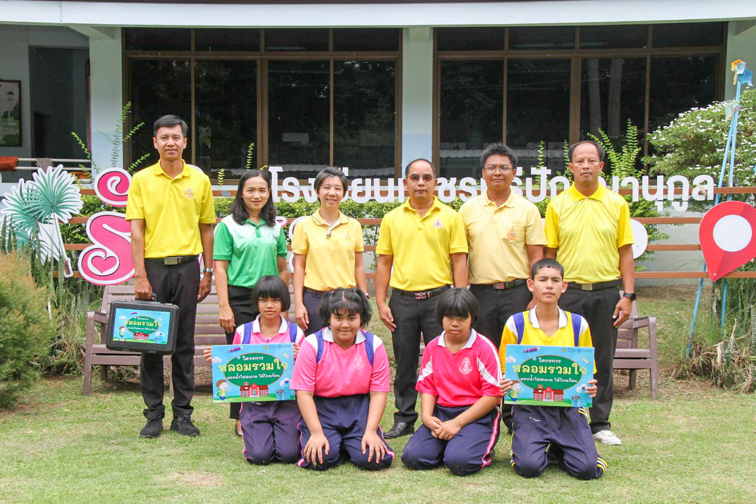 กปภ.ข.๓ ร่วมกับ กปภ.สาขาปราณบุรี ดำเนินโครงการ"หลอมรวมใจ มอบน้ำใสสะอาดให้โรงเรียน เฉลิมพระเกียรติพระบาทสมเด็จพระเจ้าอยู่หัว เนื่องในโอกาสพระราชพิธีมหามงคลเฉลิมพระชนมพรรษา ๖ รอบ ๒๘ กรกฎาคม ๒๕๖๗