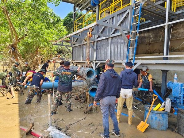 การประปาส่วนภูมิภาค ร่วมกับ ภาคีเครือข่าย ร่วมกันช่วยเหลือและบรรเทาความเดือดร้อนของประชาชนในพื้นที่ประสบอุทกภัย โดยร่วมกันฟื้นฟูระบบผลิตน้ำประปาของ กปภ.สาขาแม่สาย