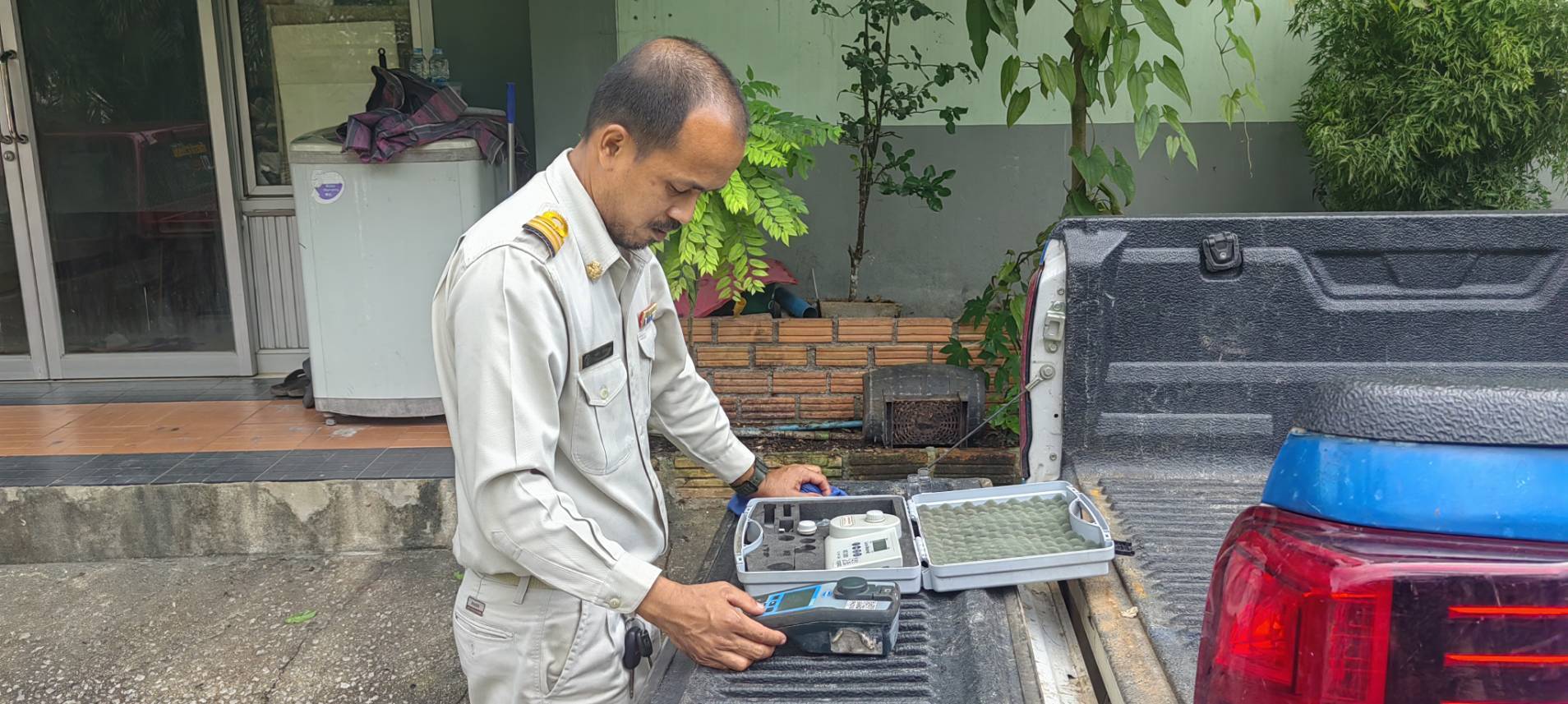 กปภ.สาขาบ้านตาขุน ดำเนินการตรวจสอบคุณภาพน้ำในระบบจ่าย หน่วยบริการพื้นที่แม่ข่ายบ้านตาขุน จังหวัดสุราษฎร์ธานี