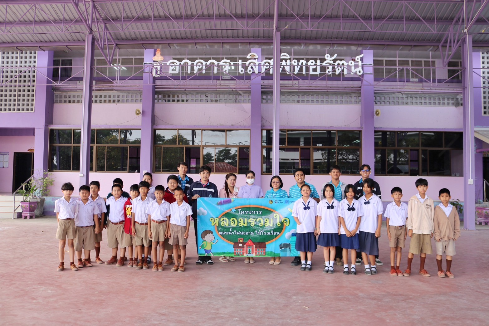 กปภ.สาขาปทุมธานี(พ) สานต่อโครงการ"หลอมรวมใจ มอบน้ำใสสะอาดให้โรงเรียน" ระยะที่ 2 ประจำปี 2568