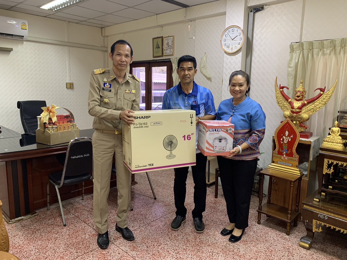 กปภ.สาขาบ้านโป่ง มอบสิ่งของรางวัล เพื่อสนับสนุนกิจกรรมงานท่องเที่ยวราชบุรี ของดีเมืองโอ่งและงานกาชาด