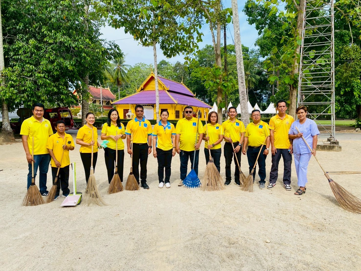การประปาส่วนภูมิภาคสาขากระบี่ ร่วมกันดำเนินกิจกรรมจิดอาสาบำเพ็ญสาธารณประโยชน์ เนื่องในวันข้าราชการพลเรือน พ.ศ.2568