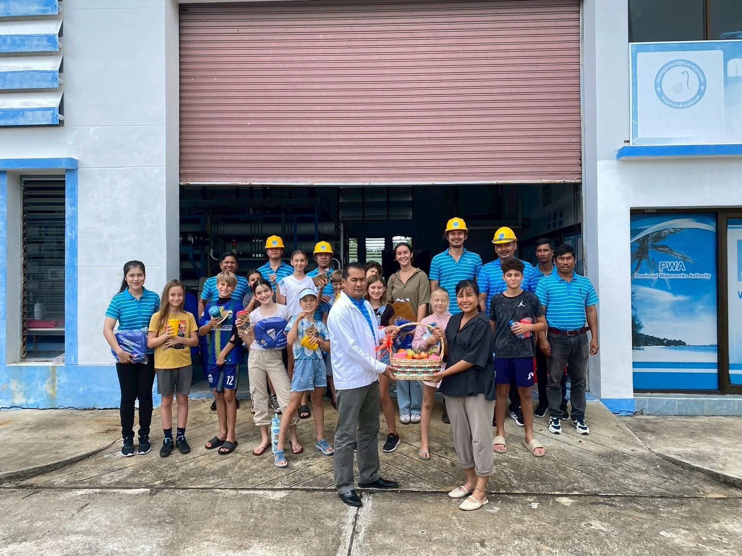 การประปาส่วนภูมิภาคสาขาเกาะพะงันให้การต้อนรับคณะศึกษาดูงานจากโรงเรียนวิชาชีพ แฟร์แฟกซ์ อะคาเดมี