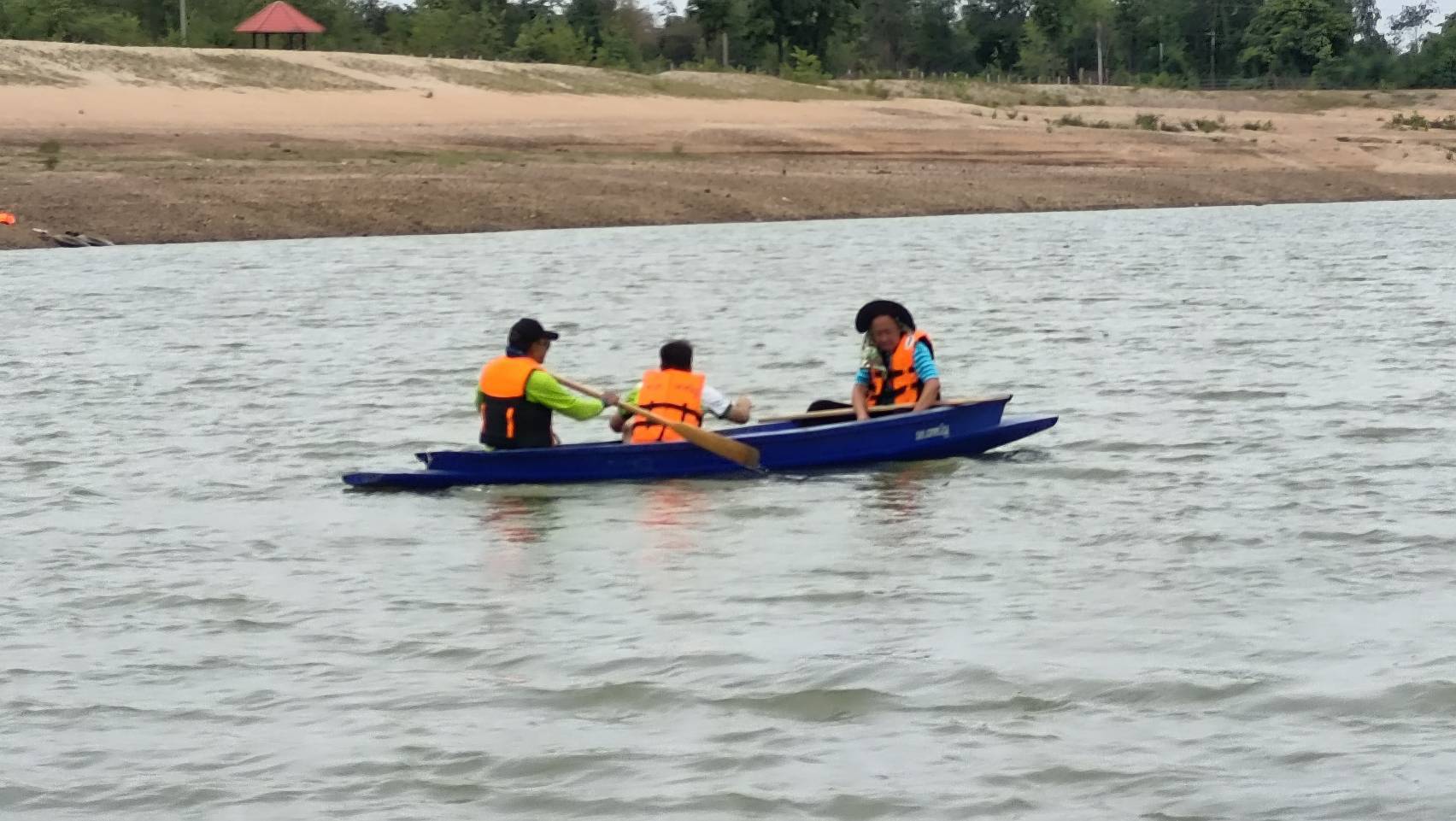 การประปาส่วนภูมิภาคสาขาเลาขวัญ ลงพื้นที่ตรวจสอบปริมาณน้ำดิบ บริเวณบึงอีหมัน อ. บ่อพลอย จ. กาญจนบุรี