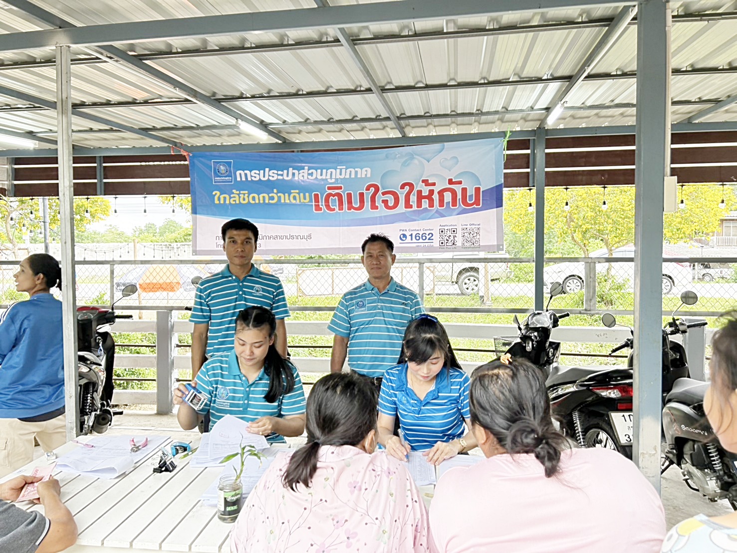 กปภ.สาขาปราณบุรี จัดกิจกรรมเติมใจให้กัน ลงพื้นที่ออกหน่วยประชาสัมพันธ์เชิงรุก เพิ่มผู้ใช้น้ำและปริมาณน้ำจำหน่าย สร้างความเชื่อมั่นด้านคุณภาพ และบริการของ กปภ. แนวเส้นท่อเมนใหม่ ณ หมู่บ้านห้วยทราย ตำบลสามพระยา อำเภอชะอำ จังหวัดเพชรบุรี
