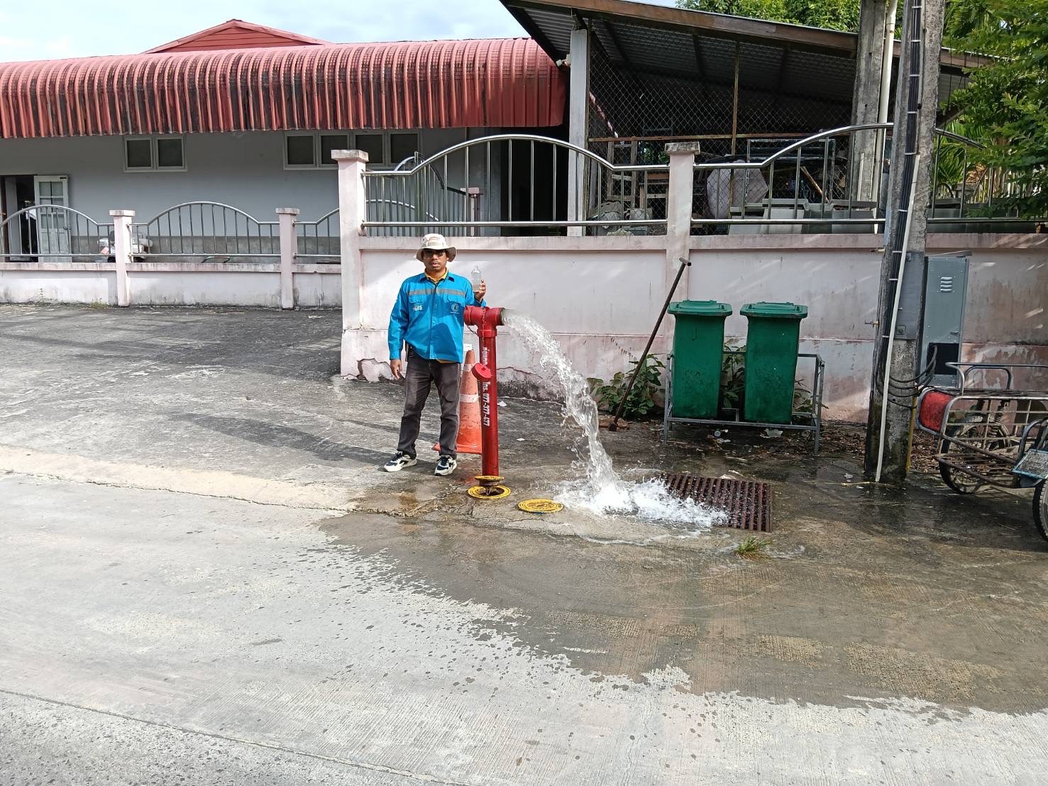 กปภ.สาขาเกาะพะงันลงพื้นที่ MM02 ระบายตะกอน บริเวณบ้านในสวน ม.2 ต.เกาะพะงัน อ.เกาะพะงัน จ.สุราษฎร์ธาน