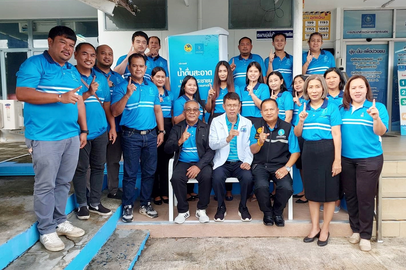 รองผู้ว่าการ (ปฏิบัติการ 5) ร่วมกับ กปภ.สาขาระนอง เปิดให้บริการตู้น้ำดื่มสะอาด พร้อมบริการประชาชน