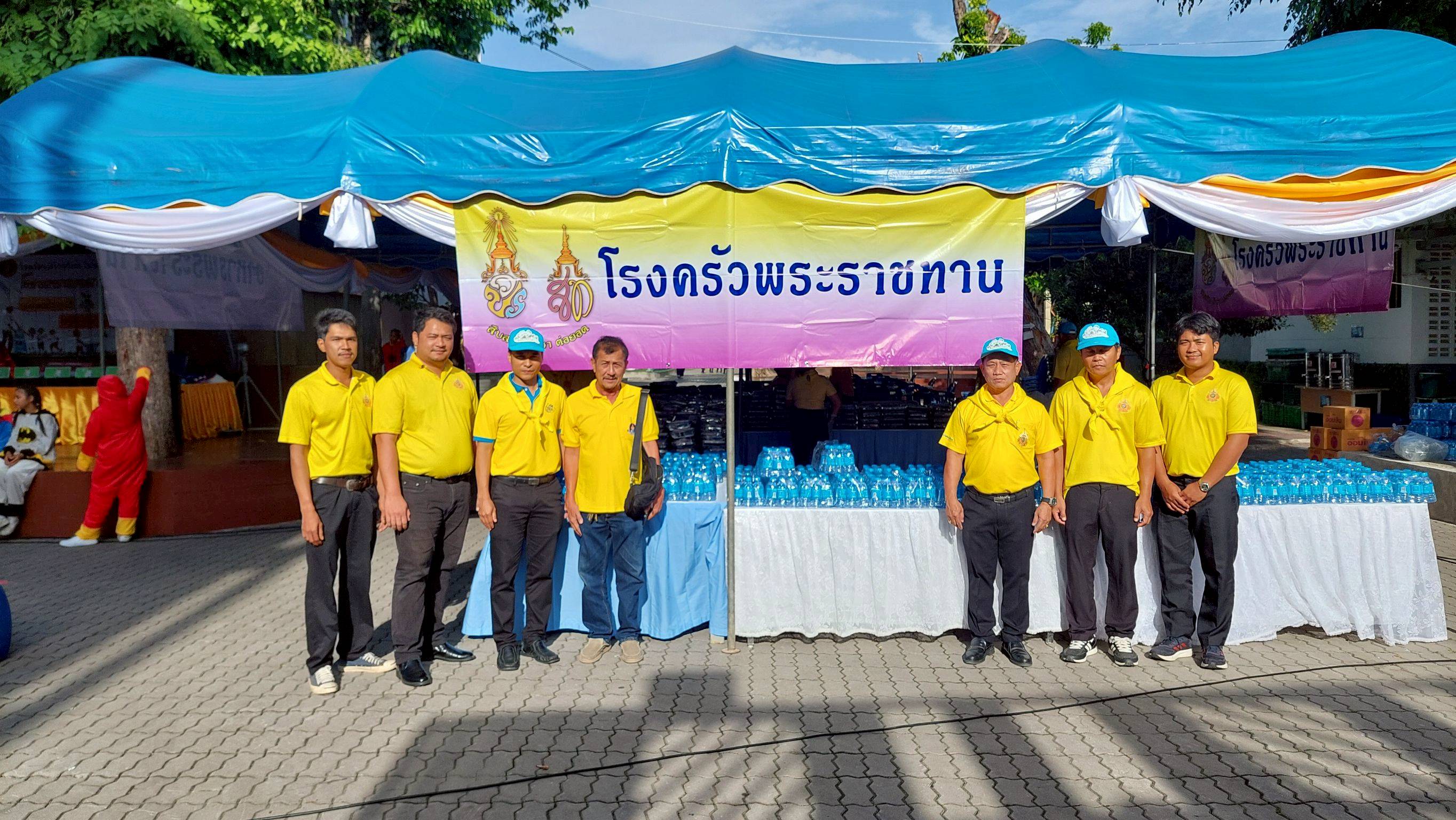 กปภ.สาขาปราณบุรี เข้าร่วมกิจกรรมจิตอาสาพระราชทาน เนื่องในโอกาสวันเฉลิมพระชนมพรรษาสมเด็จพระเจ้าอยู่หัว และสมเด็จพระนางเจ้าสิริกิติ์ พระบรมราชินีนาถ พระบรมราชชนีพันปีหลวง