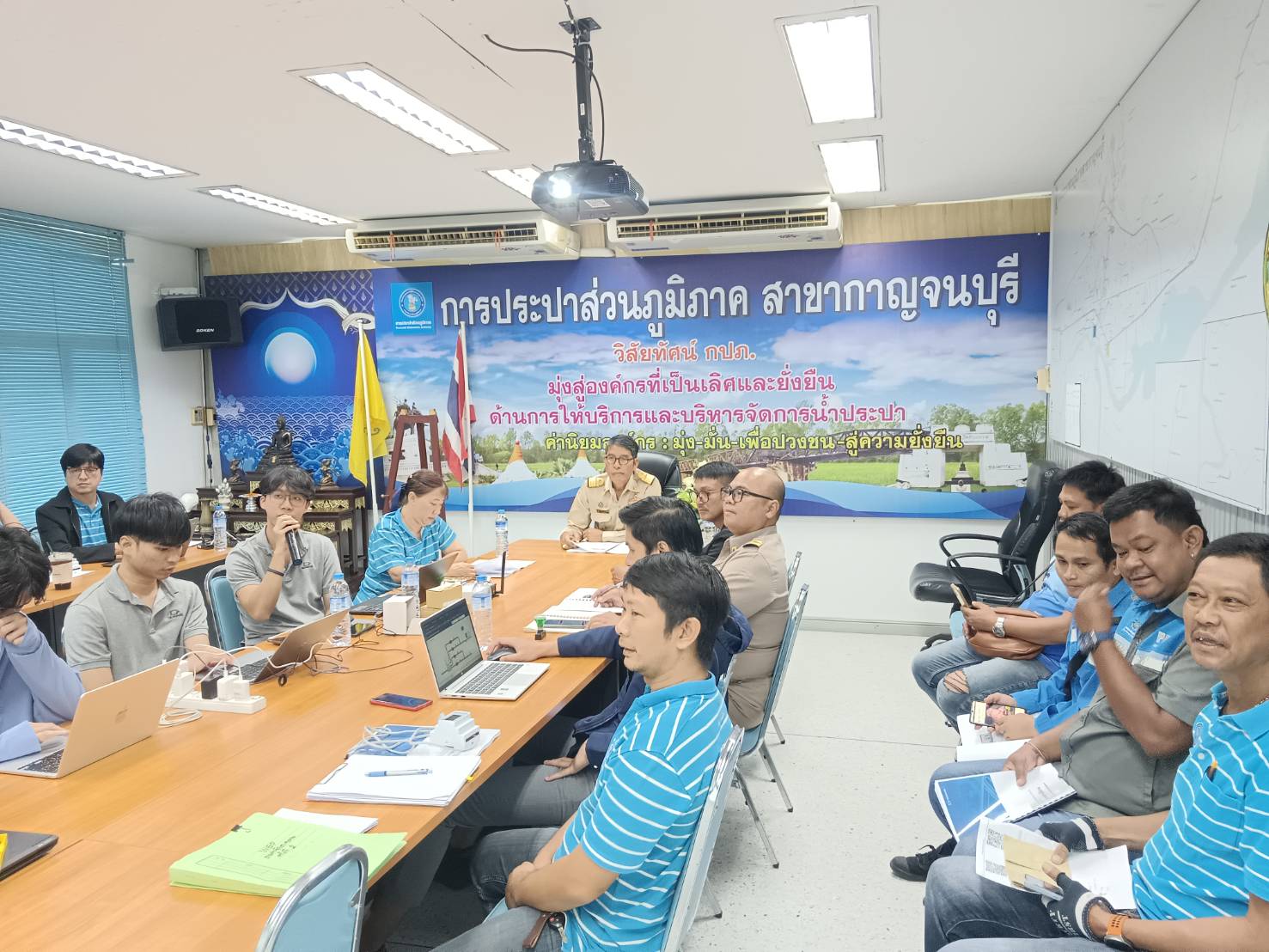 กปภ.สาขากาญจนบุรี ร่วมกับกองเทคโนโลยีสารสนเทศระบบประปา สำนักปฏิบัติการเทคโนโลยีดิจิทัล กปภ., กองเทคโนโลยีสารสนเทศ และกองระบบผลิตและควบคุมคุณภาพน้ำ กปภ.ข.3 เข้าร่วมอบรมการใช้งานระบบ โครงการพัฒนาการเชื่อมโยงและวิเคราะห์ข้อมูลระบบผลิตน้ำ