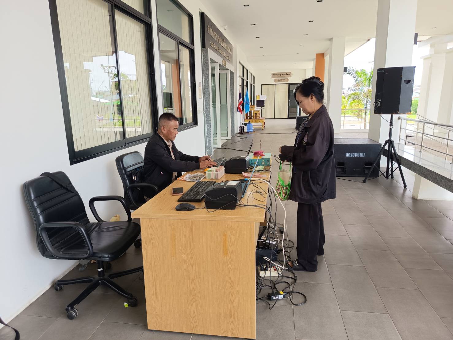 การประปาส่วนภูมิภาคสาขากระบี่ ออกหน่วย One Stop Service บริการรับชำระค่าน้ำประปาและรับคำร้องต่างๆ นอกสถานที่ ประ