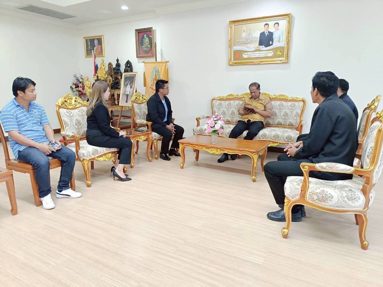 กปภ.สาขากุยบุรี ร่วมเข้าพบผู้ว่าราชการจังหวัดประจวบคีรีขันธ์ เพื่อแจ้งให้ทราบการย้ายมาดำรงตำแหน่งใหม่ของผู้จัดการ กปภ.ในสังกัด กปภ.เขต 3