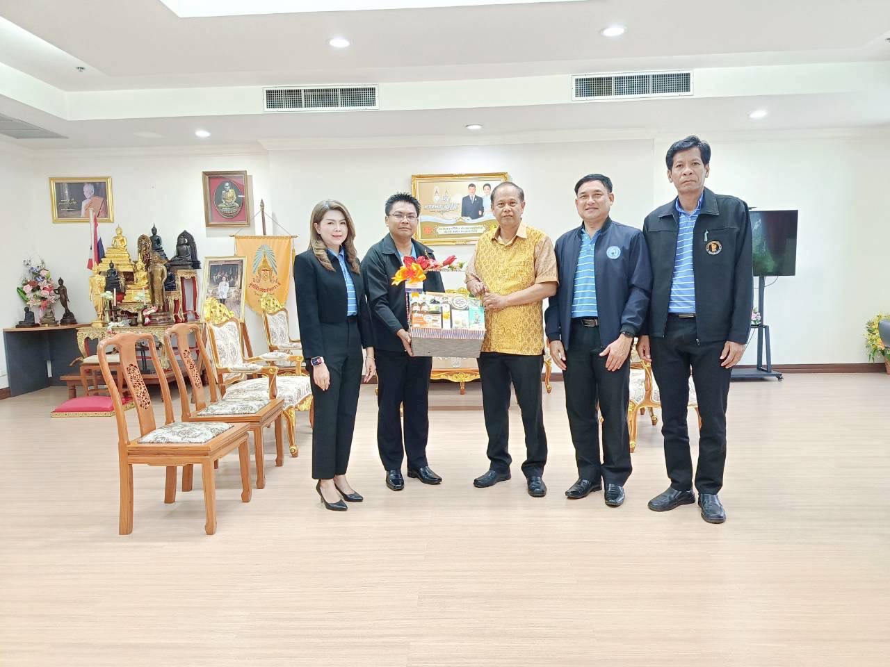 ผู้จัดการการประปาส่วนภูมิภาคสาขาปราณบุรี พร้อมด้วยผู้จัดการการประปาส่วนภูมิภาคสาขาในภาคีเครือข่าย จังหวัดประจวบคีรีขันธ์ เข้าพบผู้ว่าราชการจังหวัดประจวบคีรีขันธ์ เพื่อรายงานตัวเนื่องในโอกาสที่ย้ายมาดำรงตำแหน่งใหม่