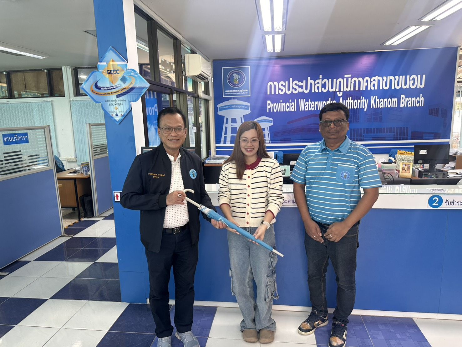 การประปาส่วนภูมิภาคสาขาขนอม จัดกิจกรรม ขอติดตั้งปุ๊บ..รับปั๊บ มอบของที่ระลึกแก่ลูกค้ารายใหม่ที่ขอติดตั้งมาตรวัดน้ำ และชำระค่าติดตั้งประปา ตั้งแต่วันที่ 1 - 31 ตุลาคม 2568