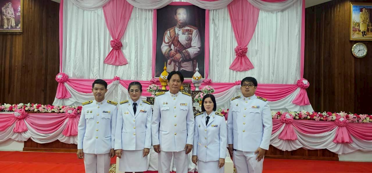 กปภ.สาขาท่ามะกา เข้าร่วมพิธีวางพวงมาลา กิจกรรมน้อมรำลึกเนื่องในวันคล้ายวันสวรรคต พระบาทสมเด็จพระจุลจอมเกล้าเจ้าอยู่หัว  วันพฤหัสบดี ที่ 23 ตุลาคม 2568