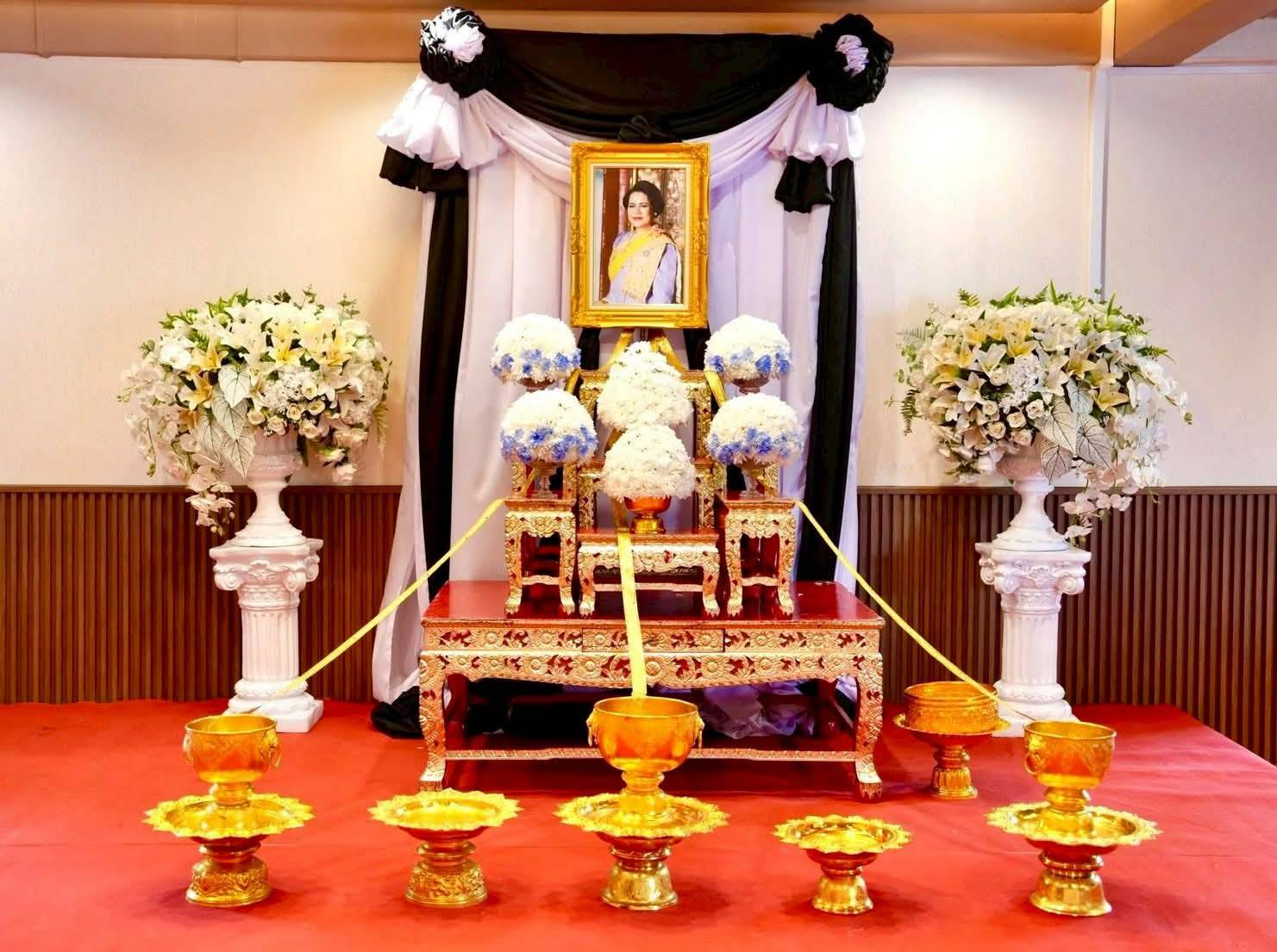 กปภ.สาขาปักธงชัย ถวายความอาลัยและถวายน้ำสรงพระบรมศพสมเด็จพระนางเจ้าสิริกิติ์ พระบรมราชินีนาถ พระบรมราชชนนีพันปีหลวง