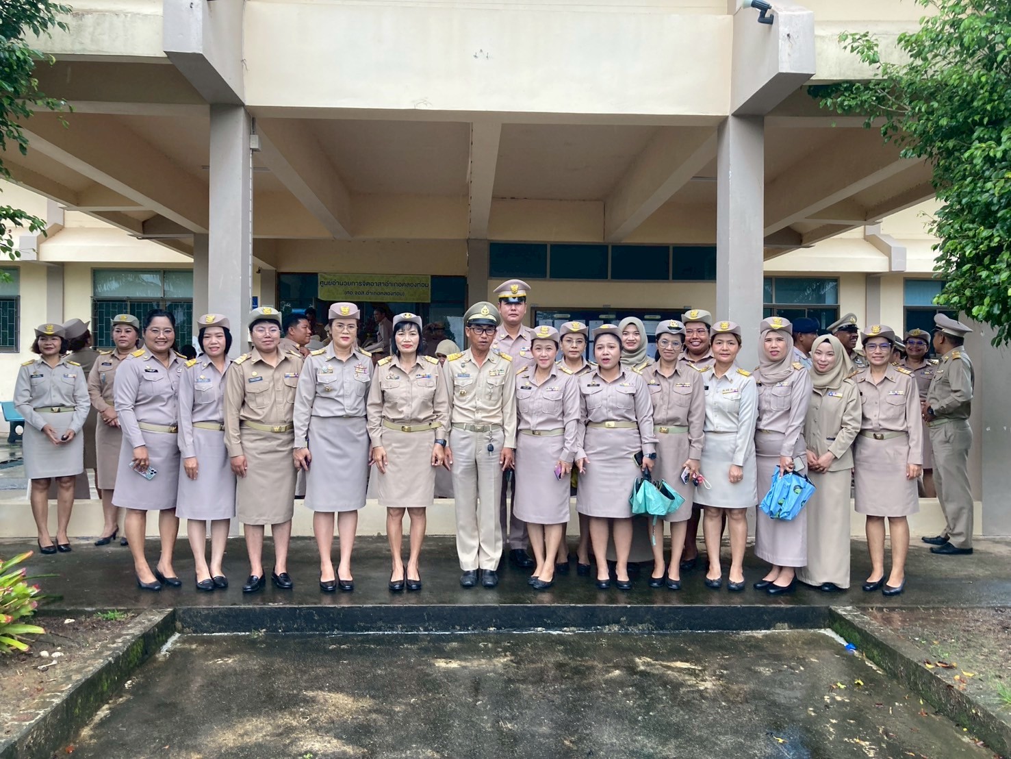 กปภ. สาขาคลองท่อม จัดกิจกรรมวันพระราชทานธงชาติไทย 2568