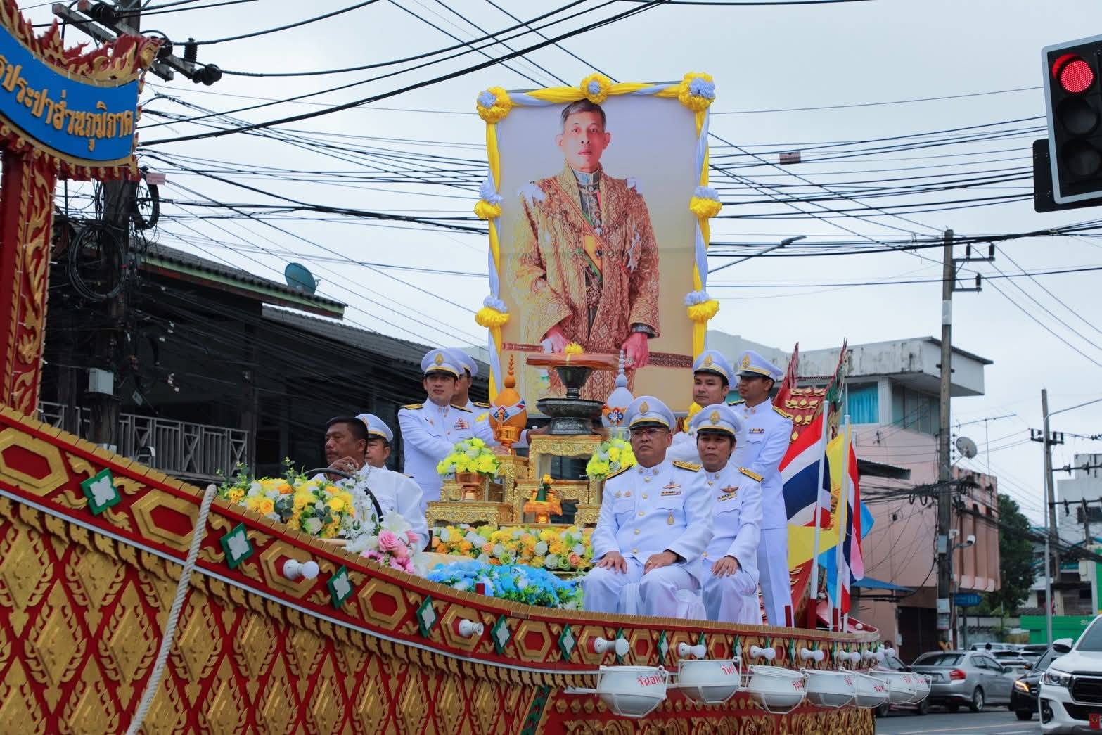 การประปาส่วนภูมิภาคสาขาคลองท่อม นำโดย นางเพ็ญศรี ชตีพานี ผู้จัดการการประปาส่วนภูมิภาคสาขาคลองท่อม เข้าร่วมพิธีอัญเชิญผ้าพระกฐินพระราชทาน