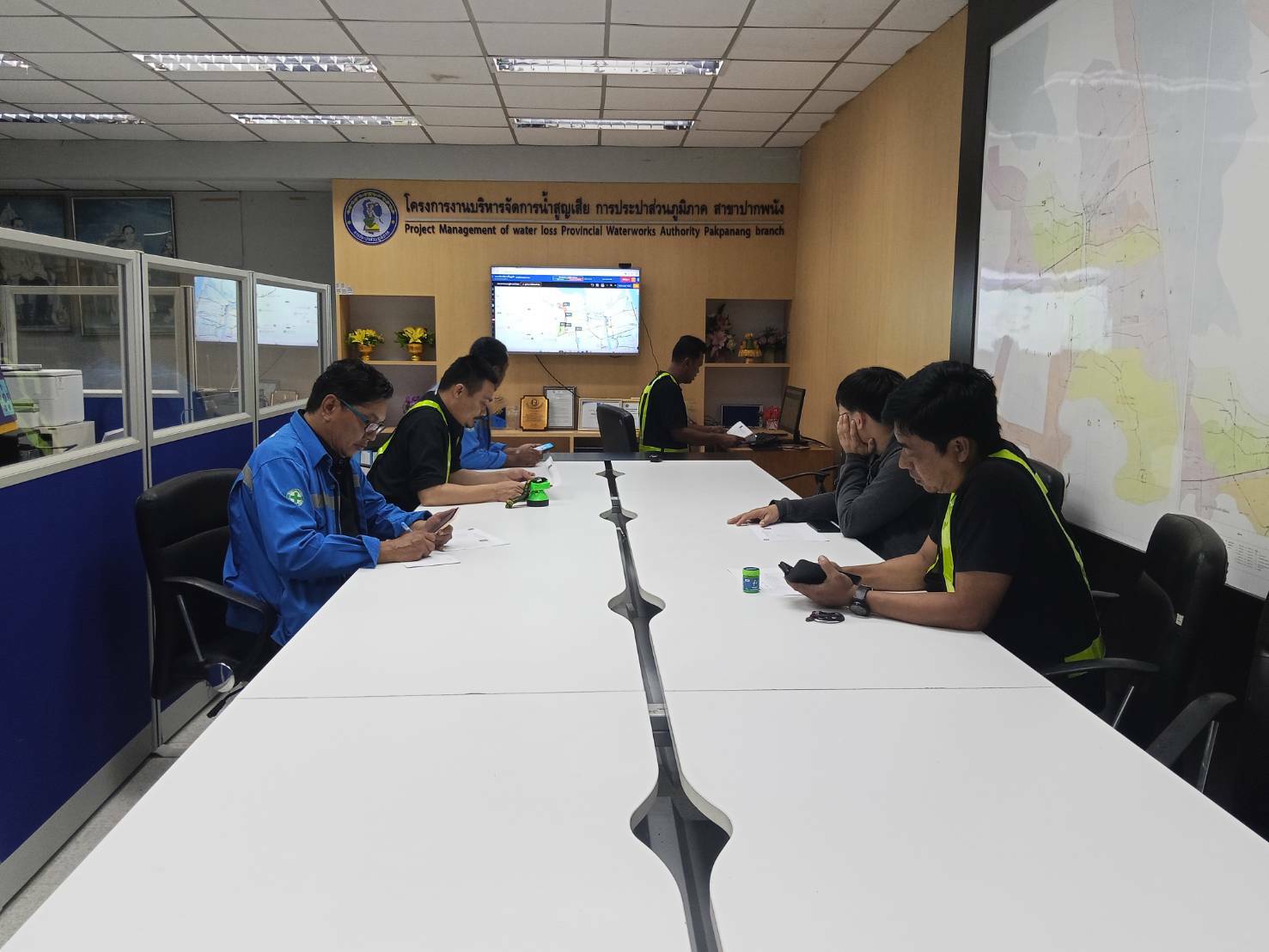 กปภ.สาขาปากพนัง ลงพื้นที่เดินสำรวจหาท่อแตก/ท่อรั่ว จากการทำ step test  ตามแผนลดน้ำสูญเสีย บริเวณพื้นที่ DMA-04 บริเวณบ้านเกาะนางโดย ตำบลคลองน้อย อำเภอปากพนัง จังหวัดนครศรีธรรมราช