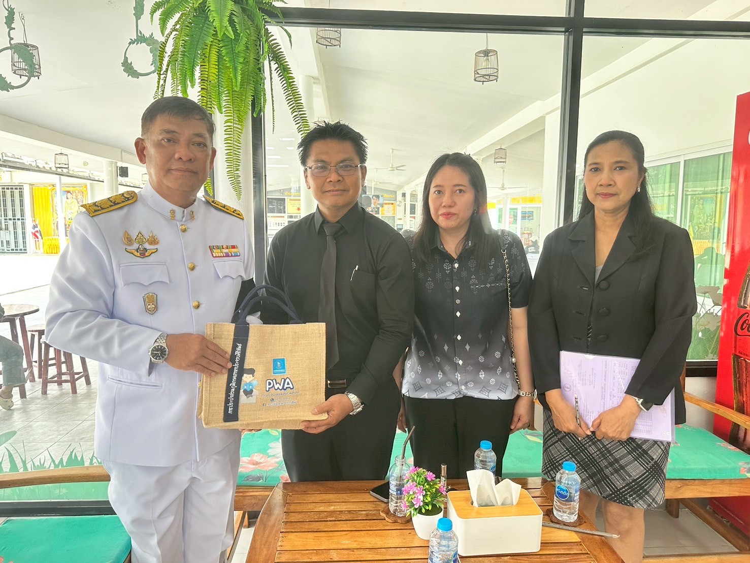 การประปาส่วนภูมิภาคสาขาประจวบคีรีขันธ์ เข้าพบปะเยี่ยมเยียนผู้อำนวยการอุทยานวิทยาศาสตร์พระจอมเกล้า ณ หว้ากอ และผู้บัญชาการเรือนจำจังหวัดประจวบคีรีขันธ์