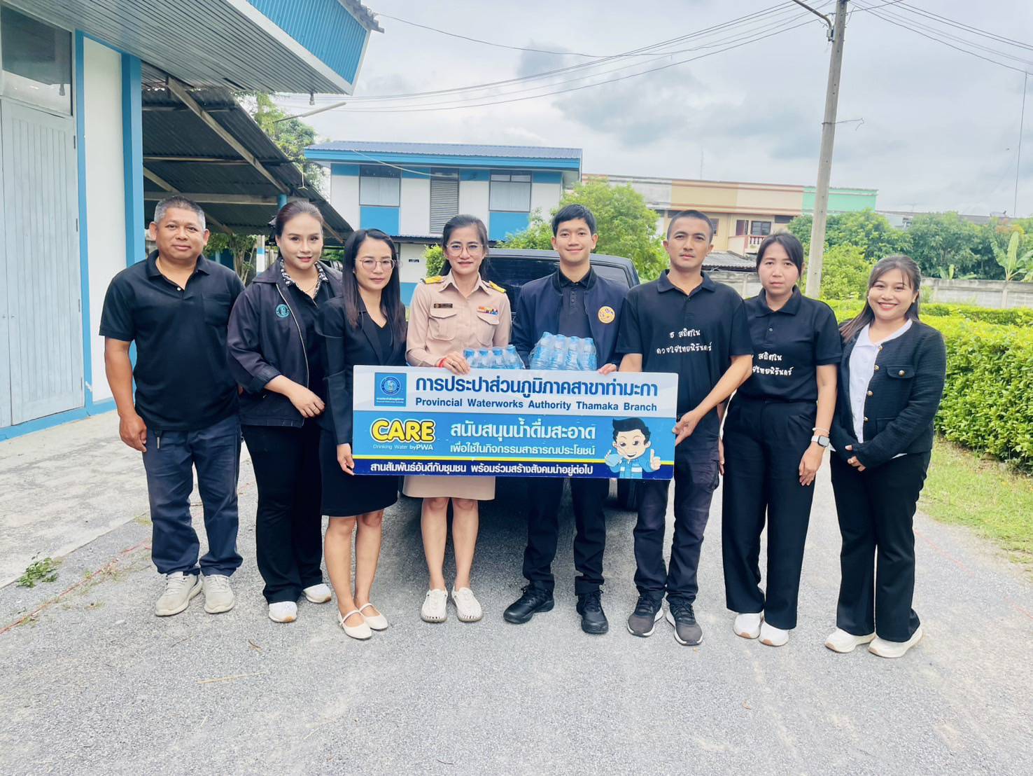 กปภ.สาขาท่ามะกา สนันสนุนน้ำดื่มตราสัญลักษณ์ กปภ. จำนวน 268 ขวด ให้กับที่ว่าการอำเภอท่าม่วง ถนนแสงชูโต จังหวัดกาญจนบุรี วันจันทร์ ที่ 17 พฤศจิกายน 2568