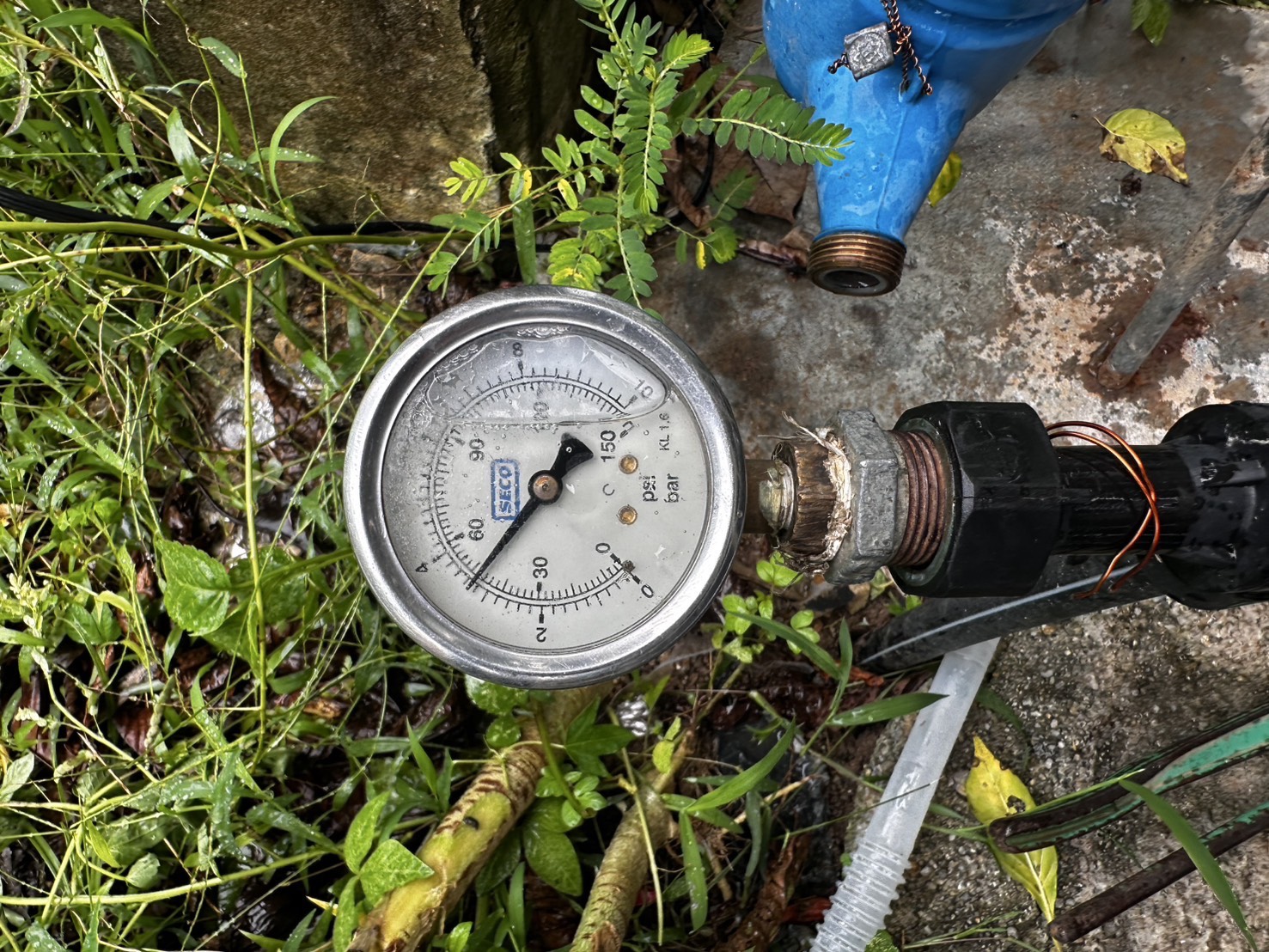 การประปาส่วนภูมิภาคสาขากระบี่ ดำเนินการตามแผนงานบริการและควบคุมน้ำสูญเสีย ตรวจสอบแรงดันน้ำ บริเวณพื้นที่ ม.8 ตำบลทับปริก อำเภอเมือง จังหวัดกระบี่