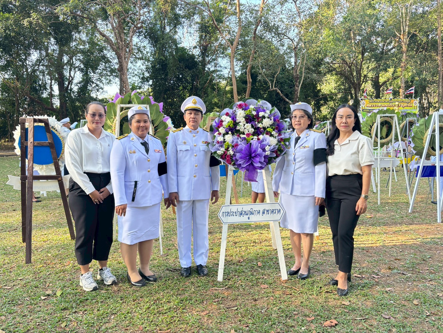 กปภ.สาขาตราดเข้าร่วมพิธีวางพวงมาลาถวายราชสักการะเบื้องหน้า พระบรมราชานุสาวรีย์ พระบาทสมเด็จพระมงกุฎเกล้าเจ้าอยู่หัว เนื่องในโอกาสวันคล้ายวันสวรรคต (วันวชิราวุธ) ครบ 100 ปี 25 พฤศจิกายน 2568