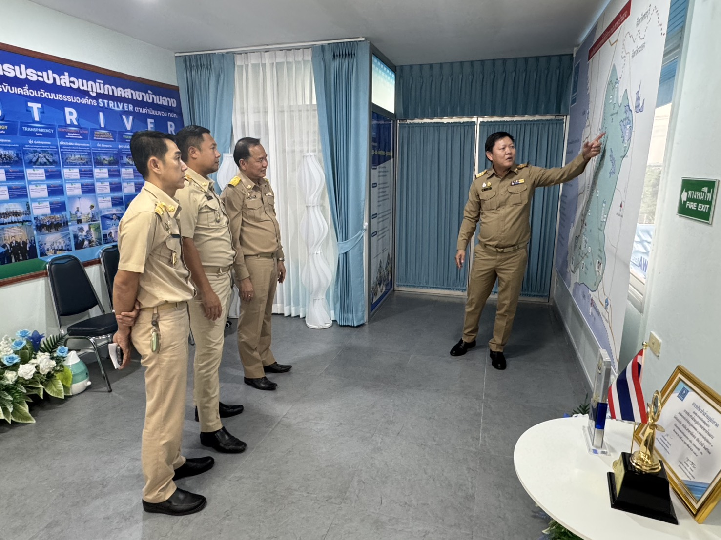 เทศบาลเมืองบ้านฉาง ประสานความร่มมือ กปภ.บ้านฉาง ขยายเขตจำหน่ายน้ำประปา พร้อมพิสูจน์ความใส น้ำดื่มฟรีจากตู้ RO