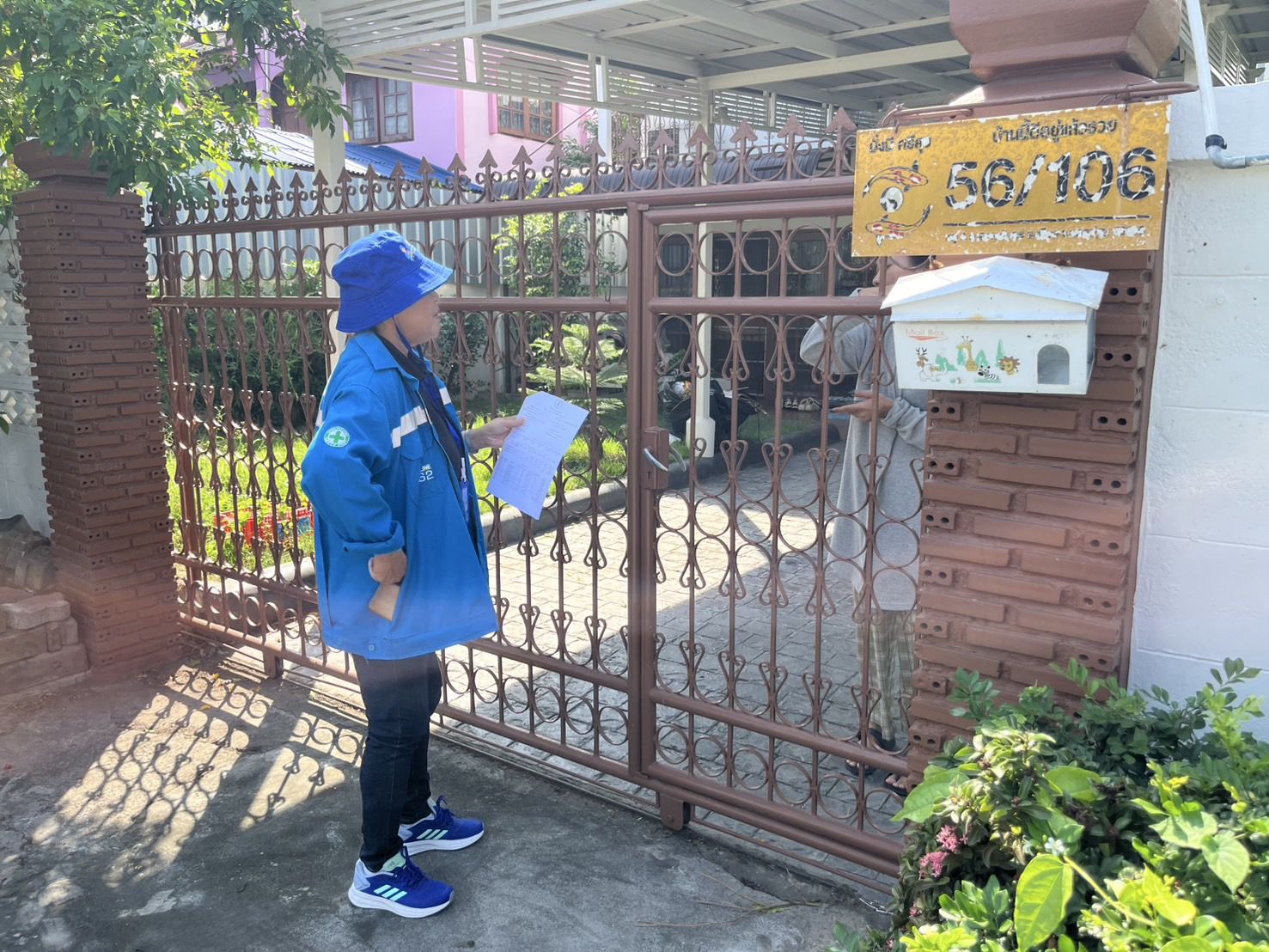 กปภ.สาขานครปฐม ออกเร่งรัดติดตามหนี้ค้างชำระและตรวจสอบเพื่อป้องกันการลักใช้น้ำ