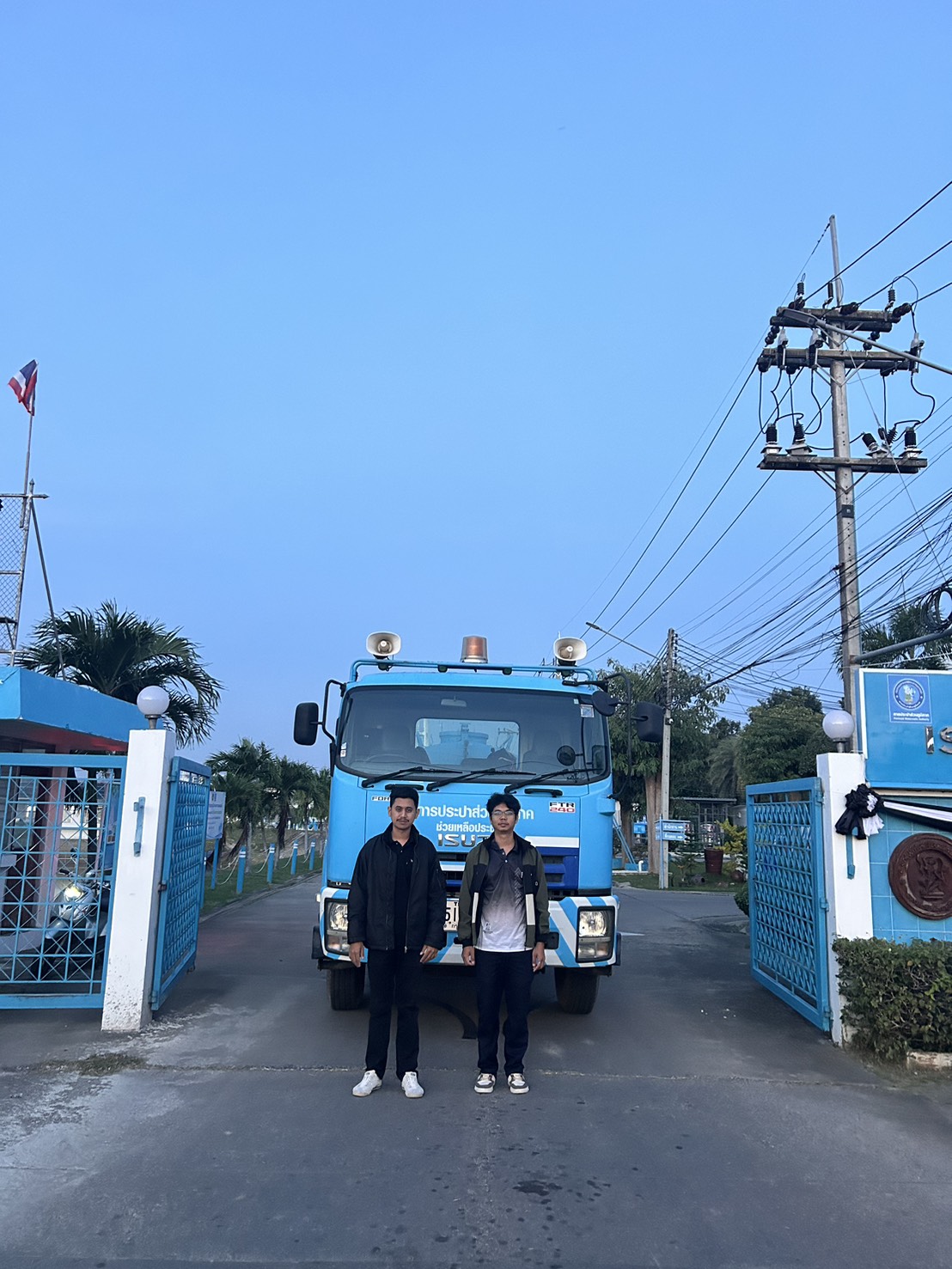 การประปาส่วนภูมิภาคสาขาเพชรบุรี ร่วมระดมกำลังนำรถบรรทุกน้ำส่งน้ำสะอาดช่วยผู้ประสบอุทกภัยจังหวัดสงขลาและพื้นที่ใกล้เคียง