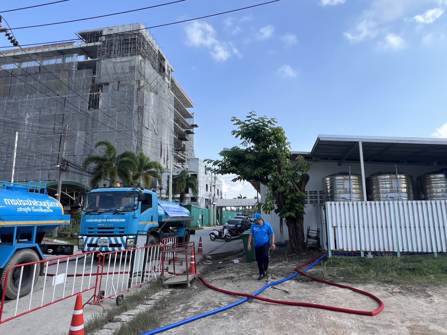 การประปาส่วนภูมิภาคสาขาบางสะพาน ร่วมส่งพนักงานเข้าพื้นที่ กปภ.เขต 5 เพื่อฟื้นฟูระบบผลิตและสูบจ่ายน้ำ ของ กปภ.สาขา