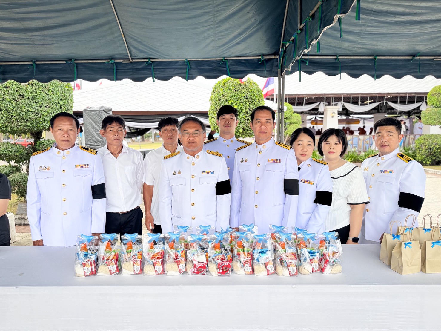 กปภ.สาขาตราดเข้าร่วมพิธีเจริญพระพุทธมนต์และพิธีทำบุญตักบาตรถวายพระราชกุศล เนื่องในวันคล้ายวันพระบรมราชสมภพ พระบาทสมเด็จพระบรมชนกาธิเบศร มหาภูมิพลอดุลยเดชมหาราช บรมนาถบพิตร วันชาติ และวันพ่อแห่งชาติ