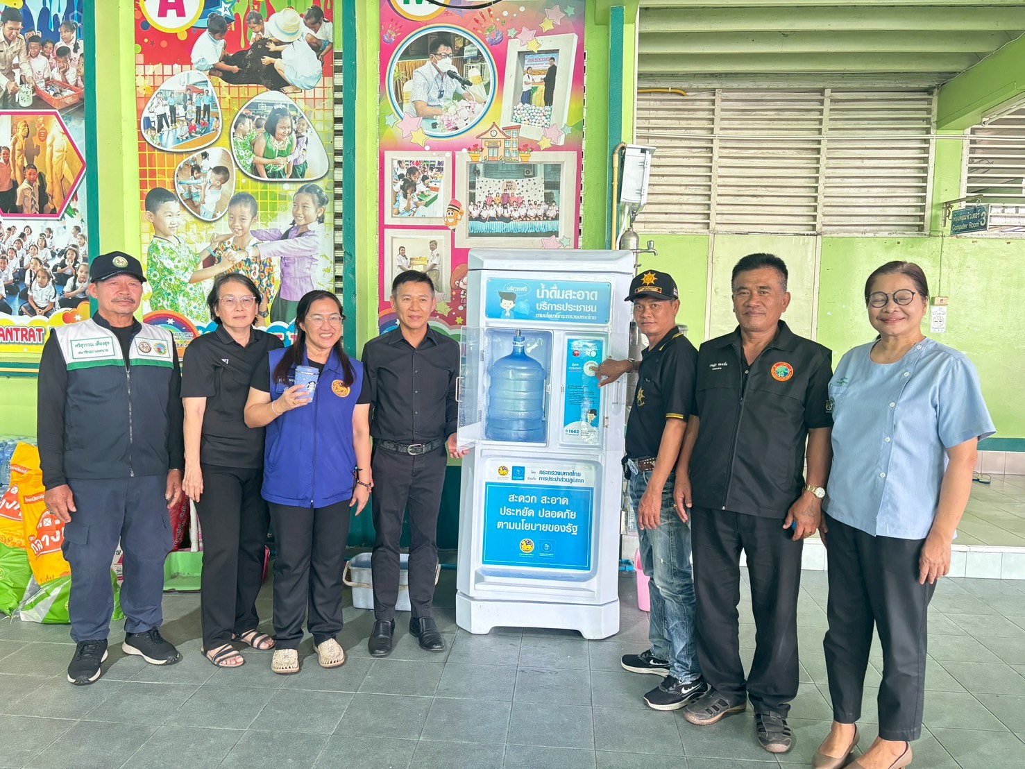 กปภ.สาขาตราด ติดตั้งตู้กดน้ำดื่มสะอาดบริการประชาชน ณ ศูนย์อพยพ/พักพิง จังหวัดตราด
