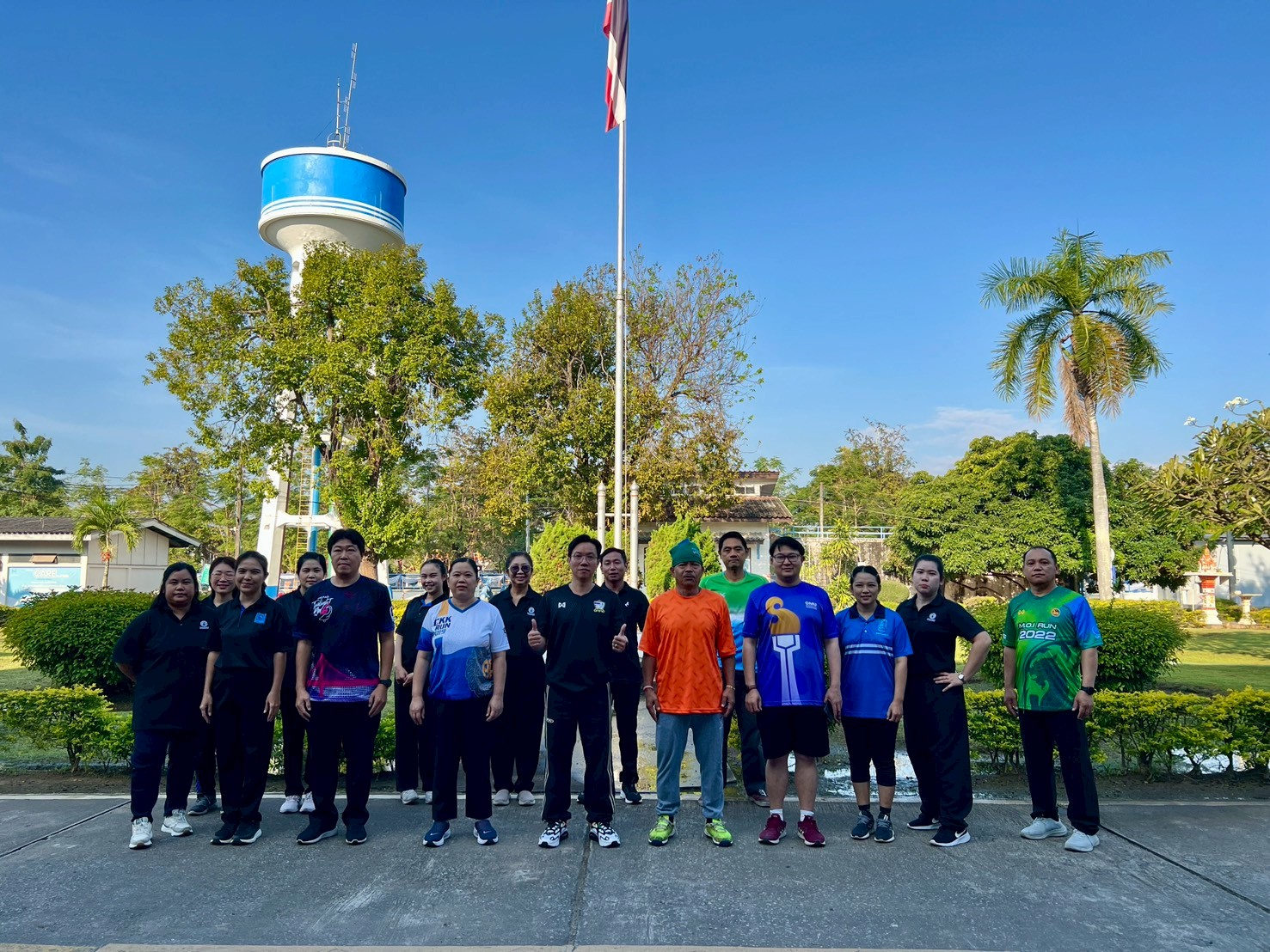 เมื่อวันพุธที่ 24 ธันวาคม 2568 การประปาส่วนภูมิภาคสาขาลำพน นำโดย       นายศุภกฤษณ์  จันทร์ศุภเสน   ผู้จัดการการประปาส่วนภูมิภาคสาขาลำพูน   หัวหน้างาน พนักงาน-ลูกจ้างในสังกัด  ร่วมกิจกรรม Sport Day เพื่อส่งเสริมสุขภาพ พนักงาน-ลูกจ้าง ให้มีสุขภาพกาย ใจที่ดี