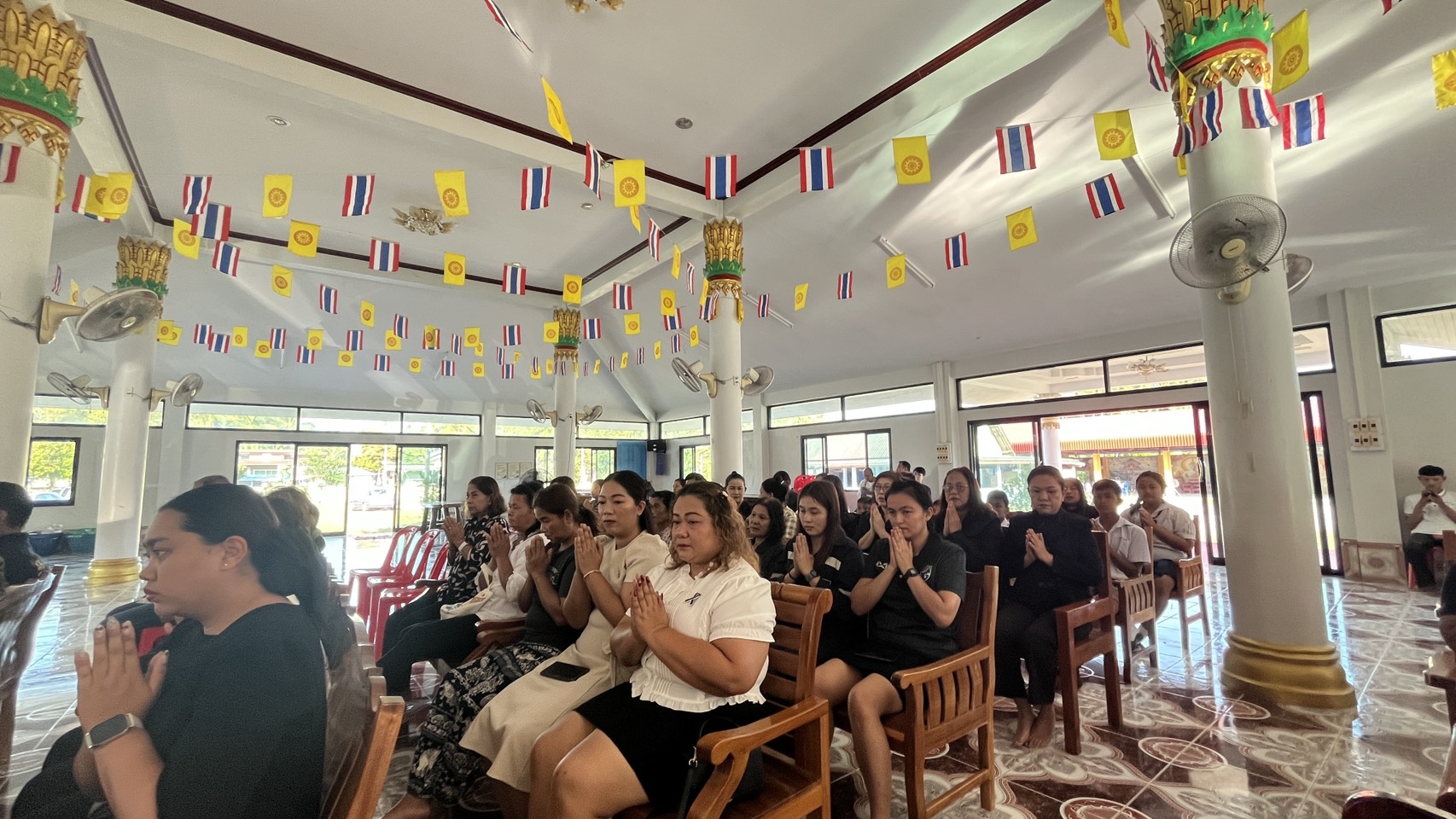 กปภ.สาขาบางสะพาน เข้าร่วมกิจกรรม "ปันน้ำใจ ให้ความรัก บางสะพานเมืองแห่งความสุข"                         ณ วัดชะม่วง หมู่ 3 ตำบลพงศ์ประศาสน์ อำเภอบางสะพาน จังหวัดประจวบคีรีขันธ์