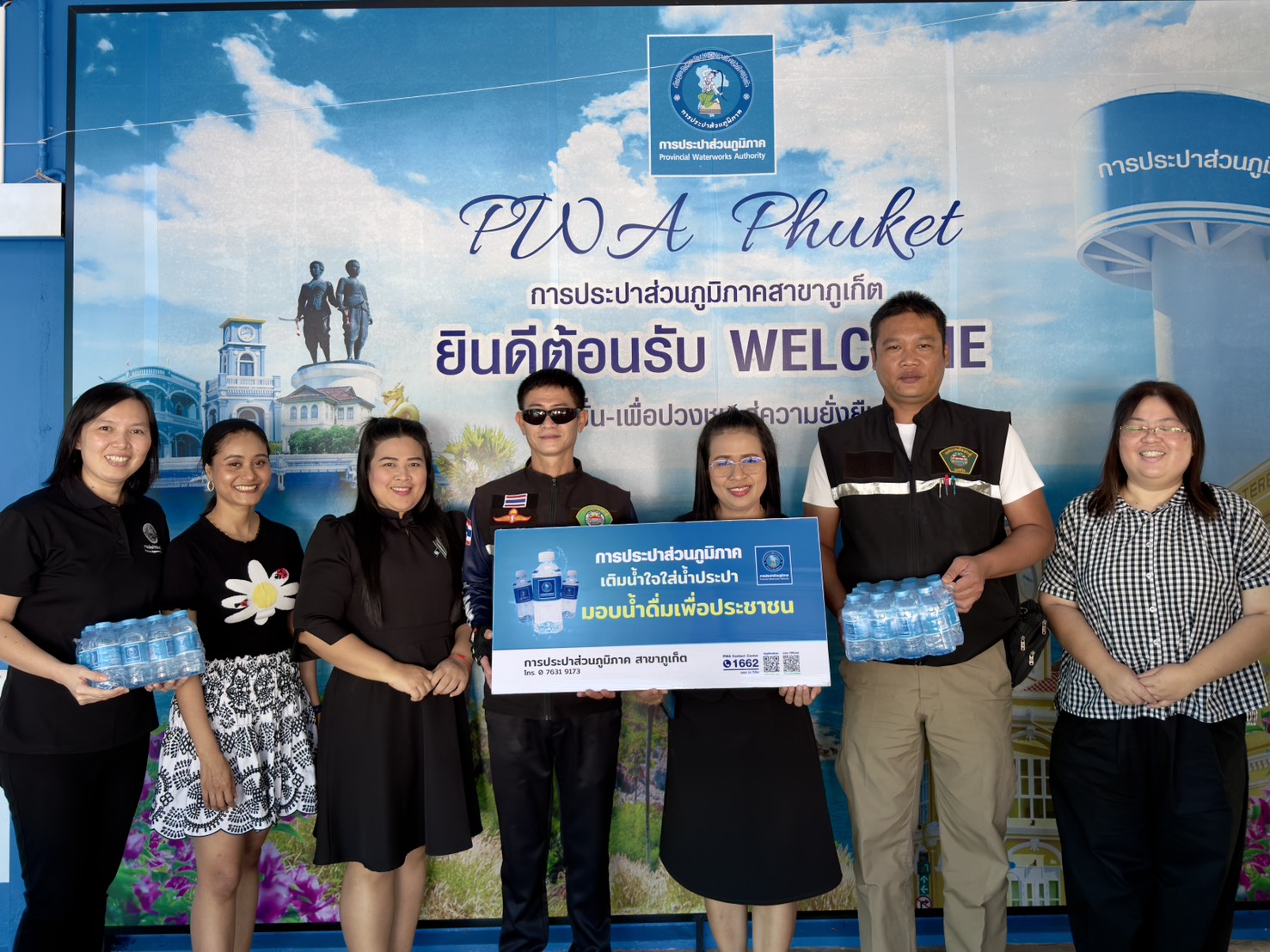 การประปาส่วนภูมิภาคสาขาภูเก็ต สนับสนุนน้ำดื่มบรรจุขวดตราสัญลักษณ์ กปภ. สำหรับจุดบริการประชาชนและจุดสกัดในเขตพื้นที่เทศบาลเมืองกะทู้ช่วงเทศกาลปีใหม่ 2569