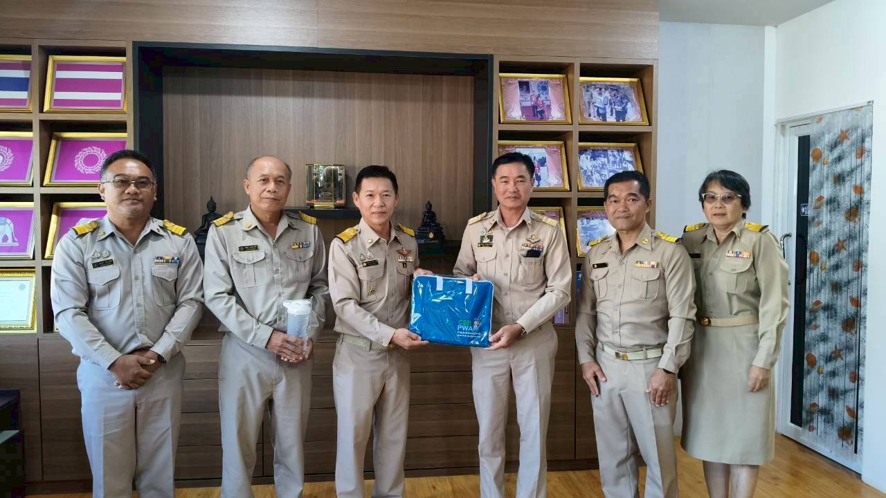 กปภ.สาขาตราด ลงพื้นที่พบผู้ใช้น้ำรายใหญ่ ส่งมอบความสุขผ่านของที่ระลึกปีใหม่ 2569