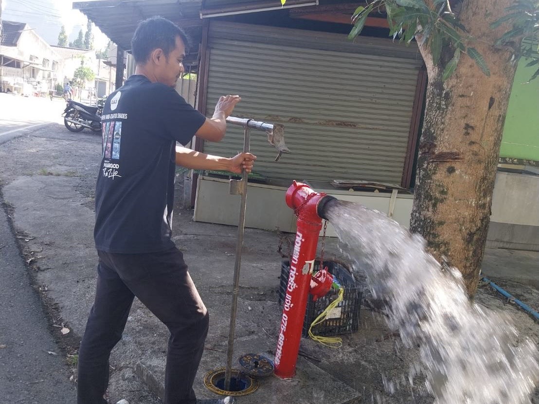 การประปาส่วนภูมิภาคสาขาอ่าวลึก โบล์วตะกอน ตามแผนระบายตะกอนในเส้นท่อ บริเวณพื้นที่ อำเภออ่าวลึก จังหวัดกระบี่