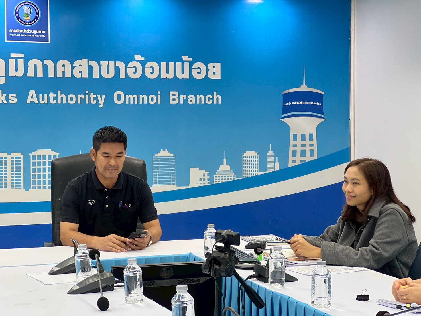 กปภ.สาขาอ้อมน้อยเข้าร่วมประชุมติดตามผลการใช้งาน (GO Live) ของระบบบริหารจัดการบัญชี การเงิน งบประมาณ และทรัพย์สินแบบบูรณาการ (FMS)